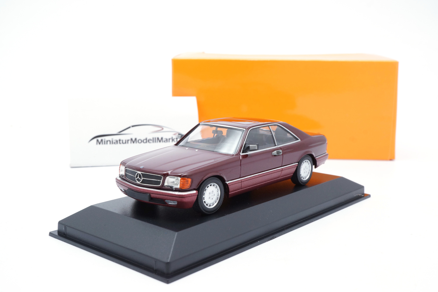 Minichamps 940035124 Mercedes-Benz 560 SEC - rot metallic - 1986 1:43