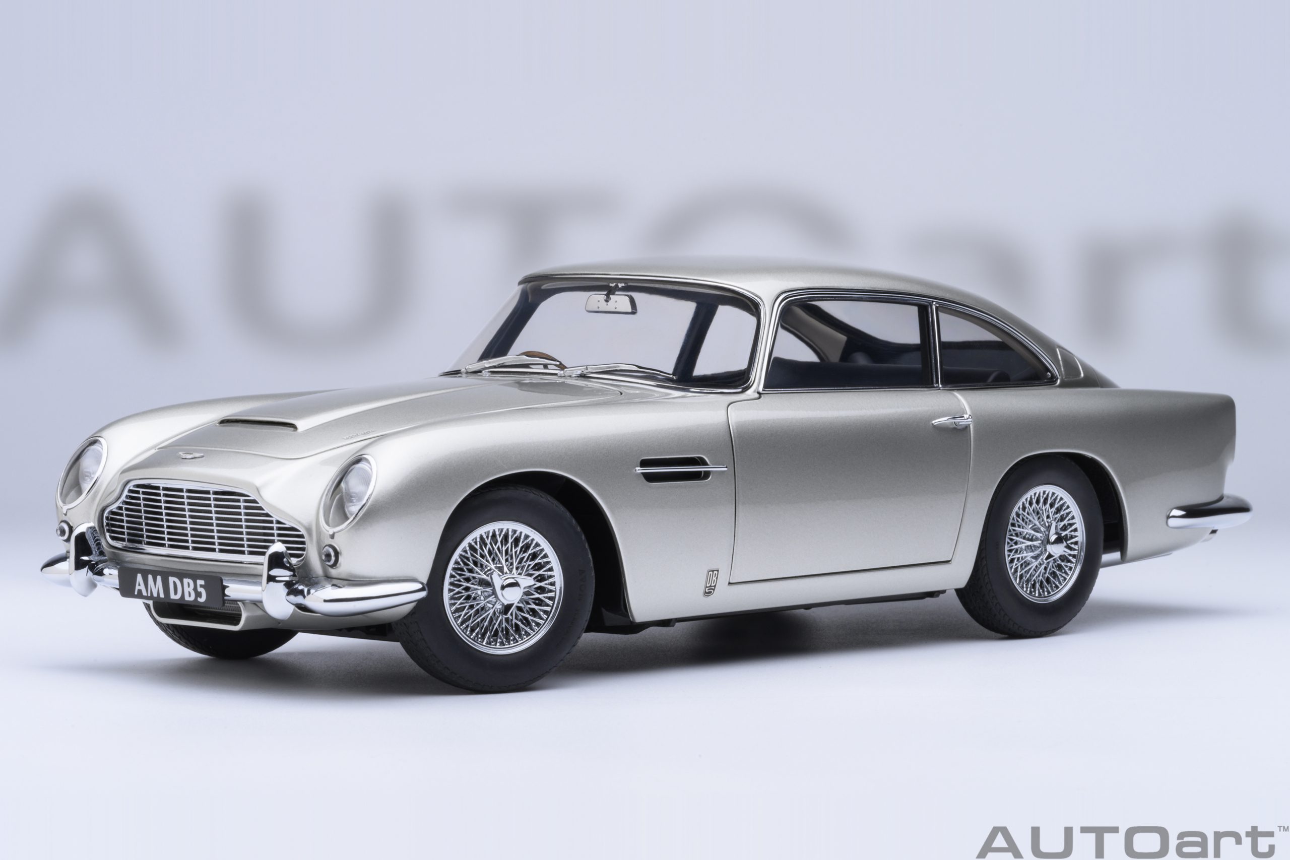 AutoArt 70287 Aston Martin DB5 - Birch Silver 1:18