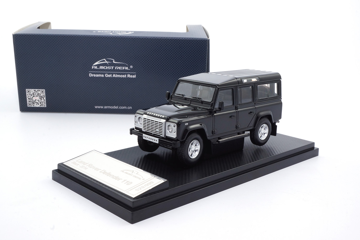 Almost Real ALM410303 Land Rover Defender 110 - 2014 - Schwarz 1:43