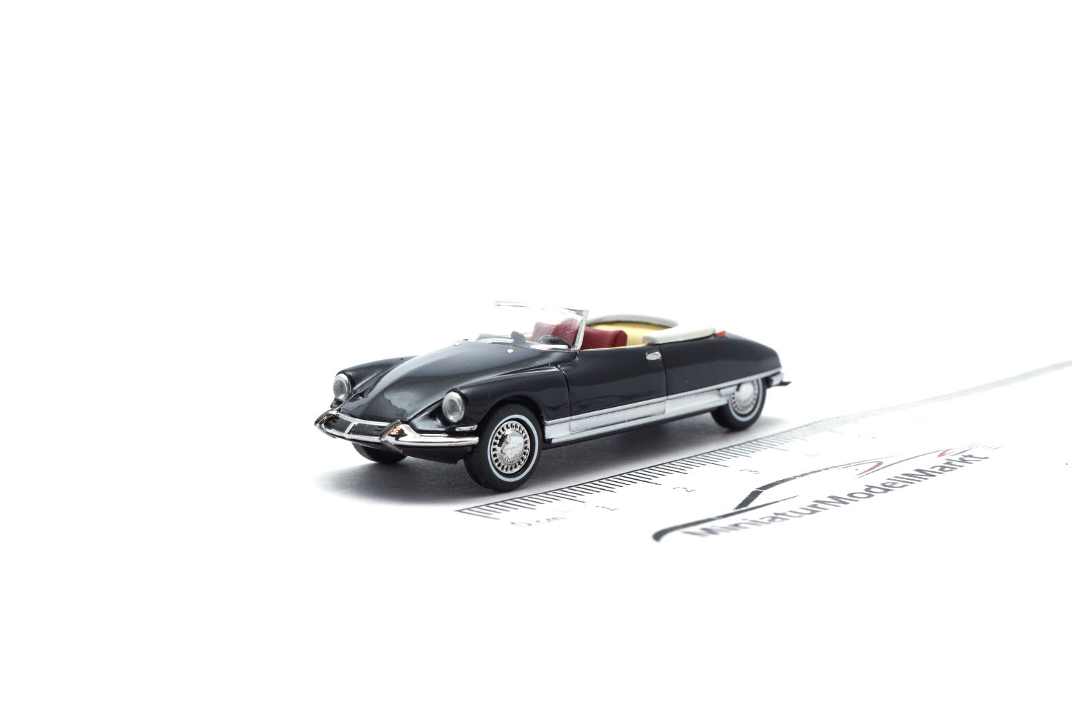 Brekina 14225 Citroen DS Cabrio - schwarz 1:87