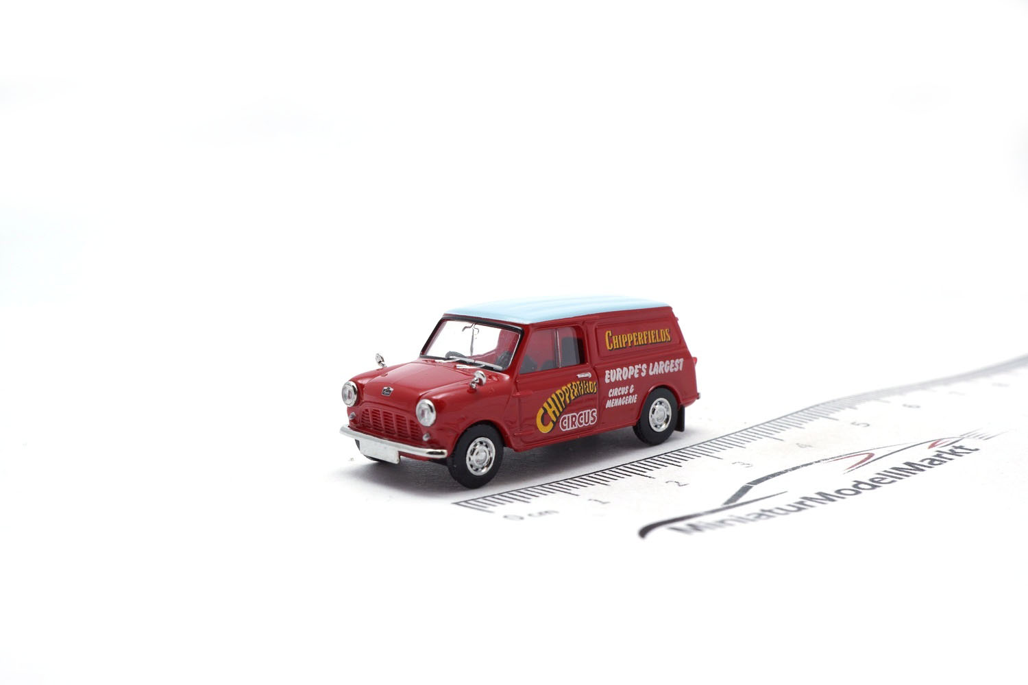 Brekina BRE15369 Austin Mini Countryman - Circus Chipperfields 1:87