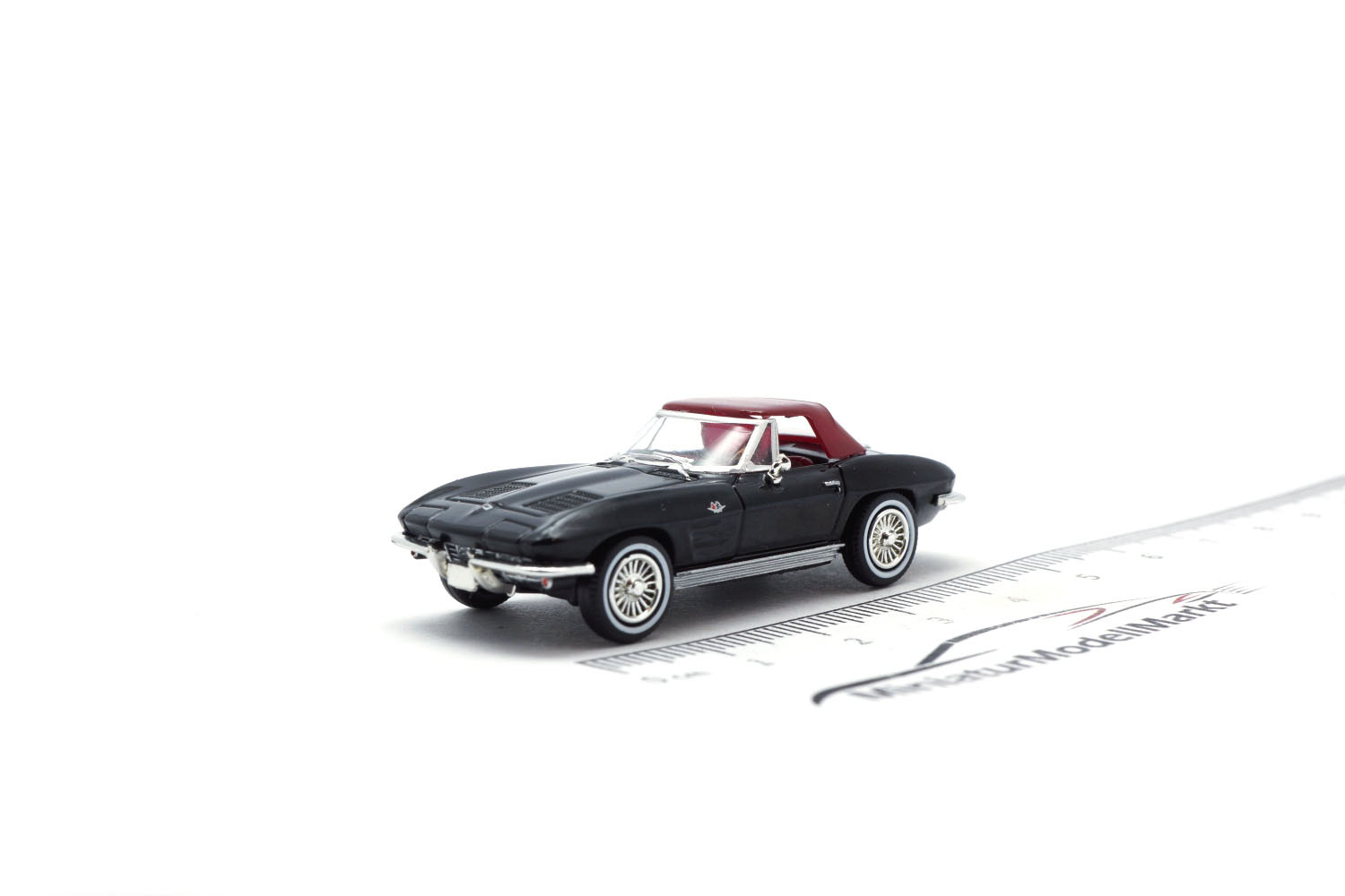 Brekina BRE18025 Chevrolet Corvette C2 Cabrio - schwarz 1:87