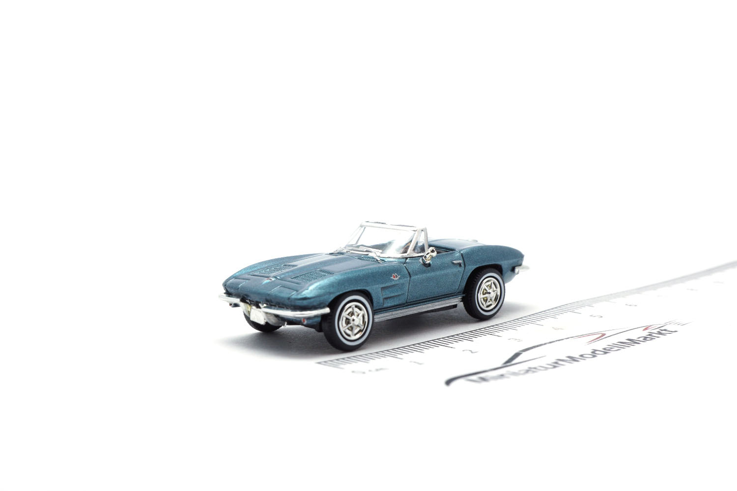 Brekina BRE18027 Chevrolet Corvette C2 Cabrio - grün (Metallic) 1:87