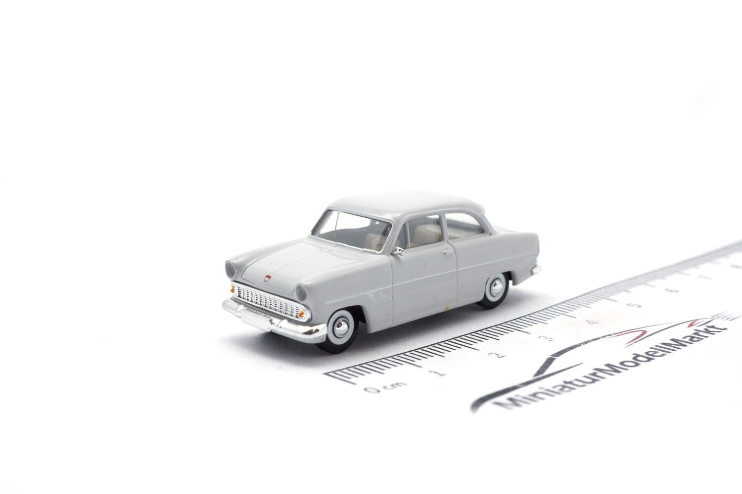 Brekina 19301 Ford 12 M - Limousine - hellgrau 1:87