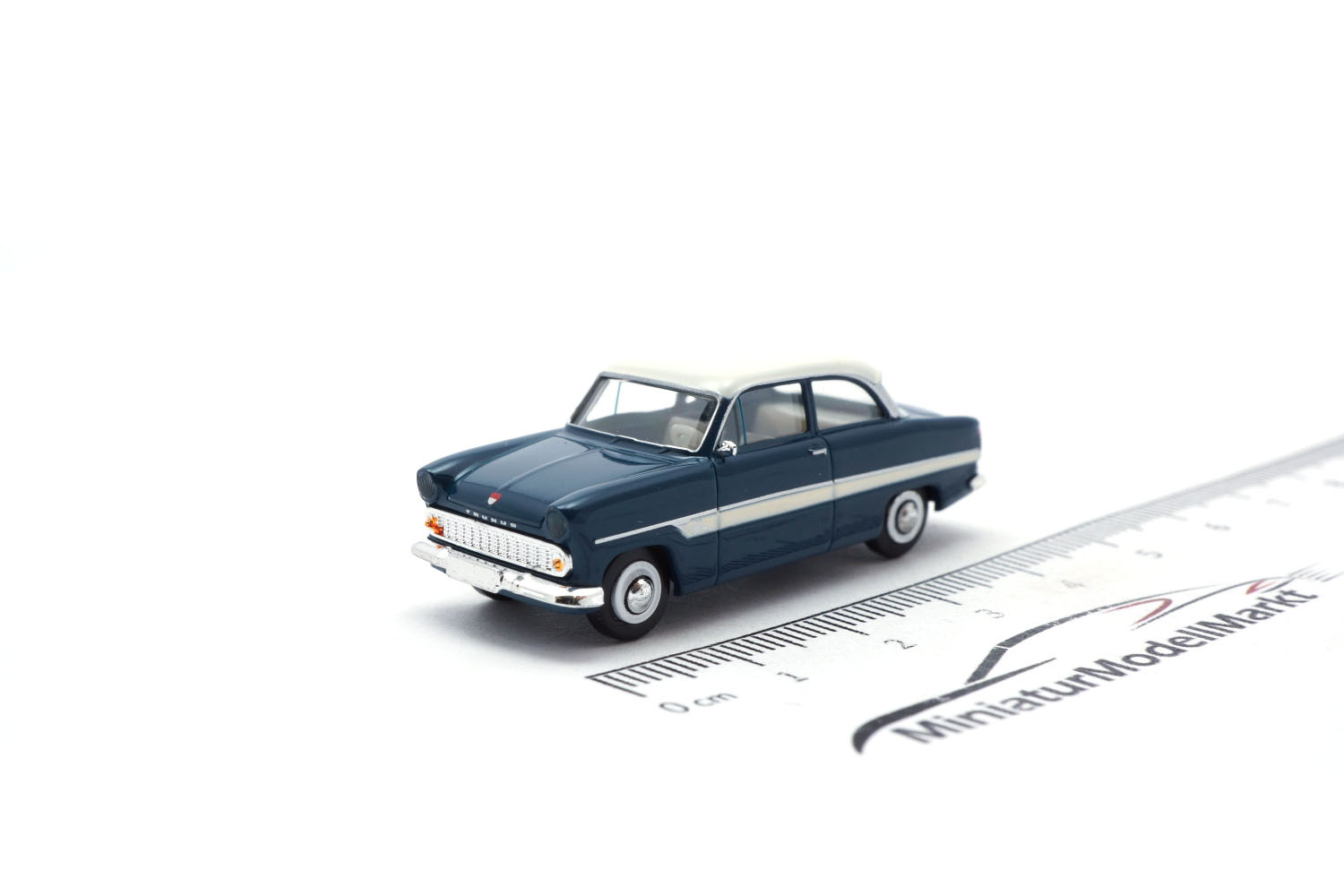 Brekina 19317 Ford 12m - ozeanblau/weiß 1:87