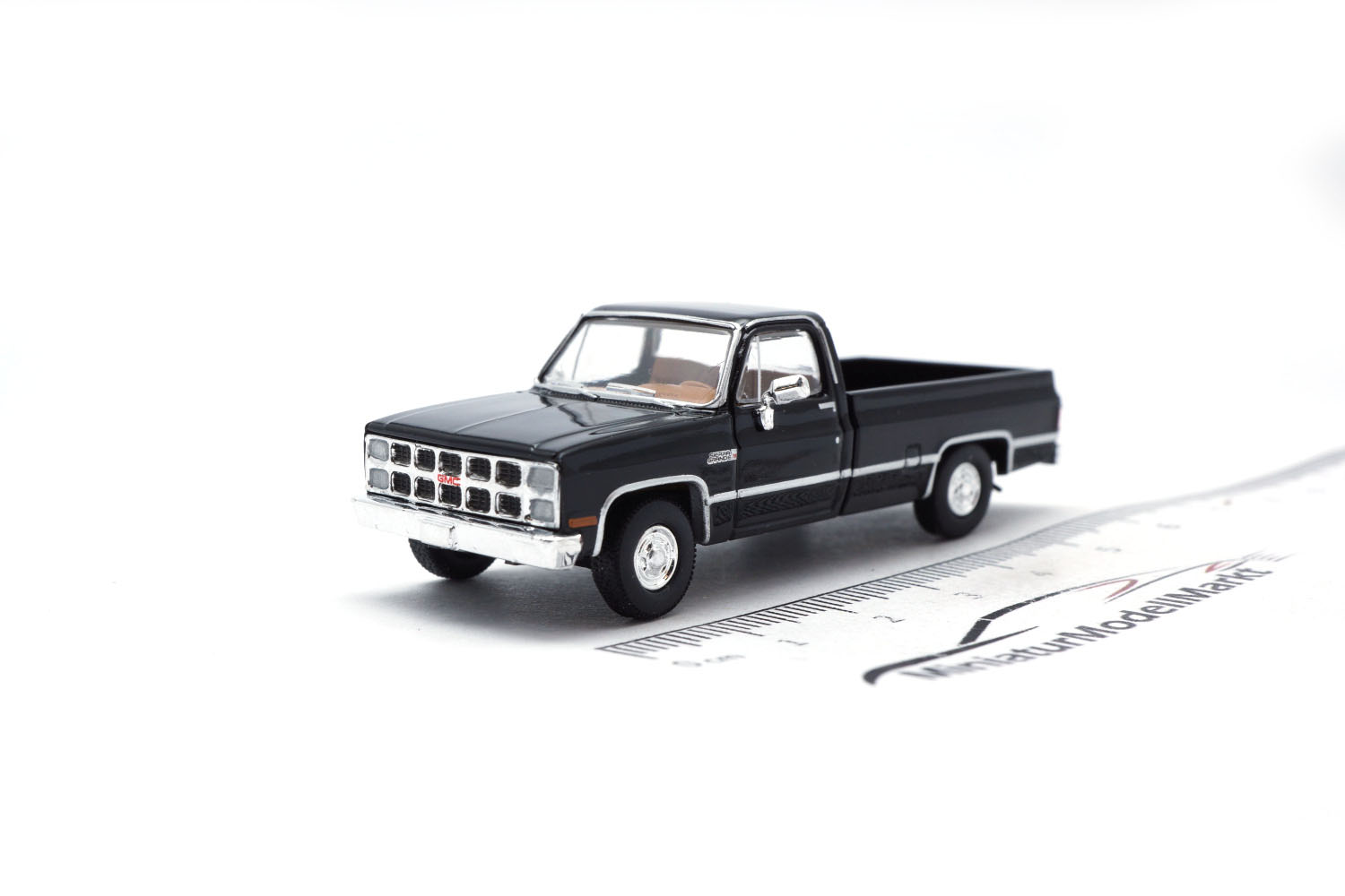 Brekina 19663 GMC Sierra Grande - schwarz 1:87