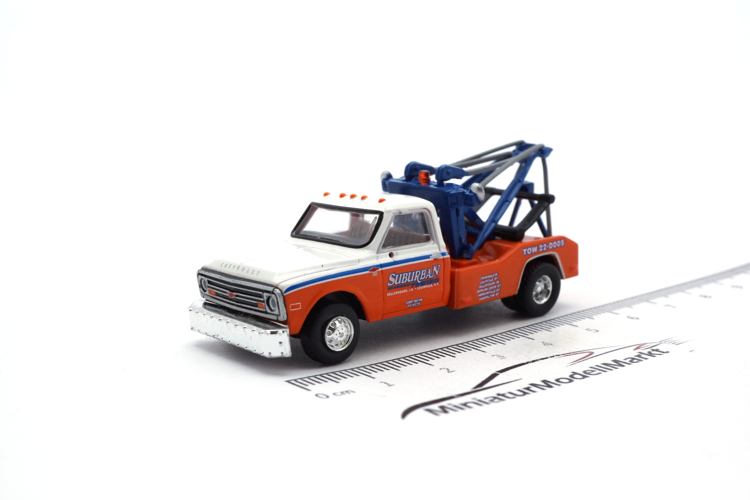 Brekina BRE19667 Chevrolet C 30 Abschleppwagen - Suburban 1:87