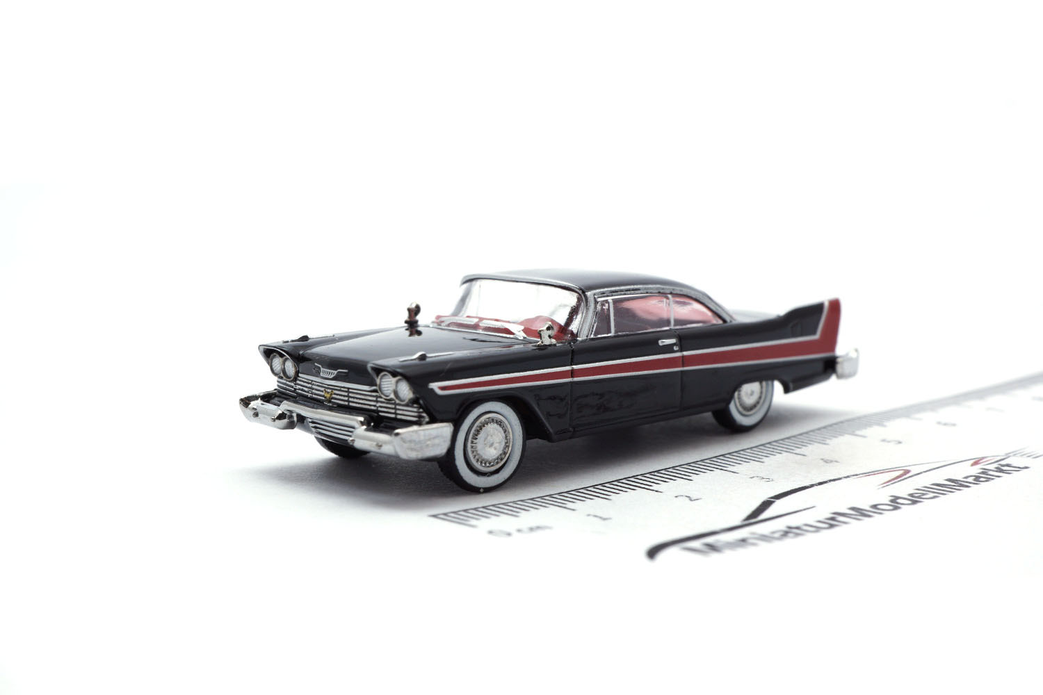 Brekina BRE19682 Plymouth Fury - schwarz , rot 1:87