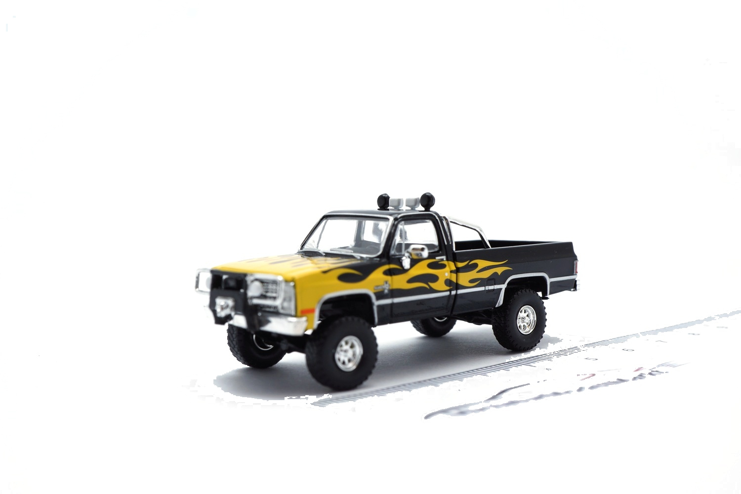 Brekina 19693 Chevrolet C 10 - Flames 1:87
