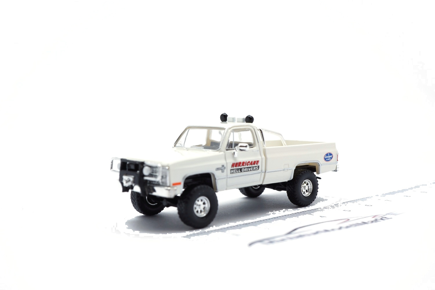 Brekina BRE19694 Chevrolet C 10 - Hurricane Helldrivers 1:87