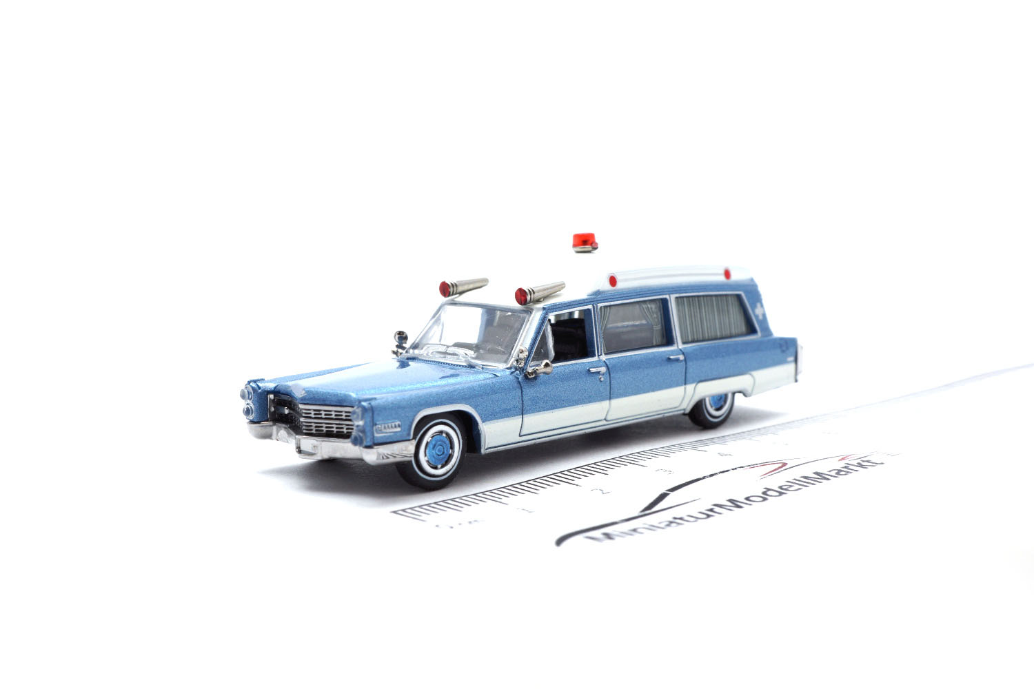 Brekina BRE19777 Cadillac Miller Meteor Ambulance - weiss - blau 1:87