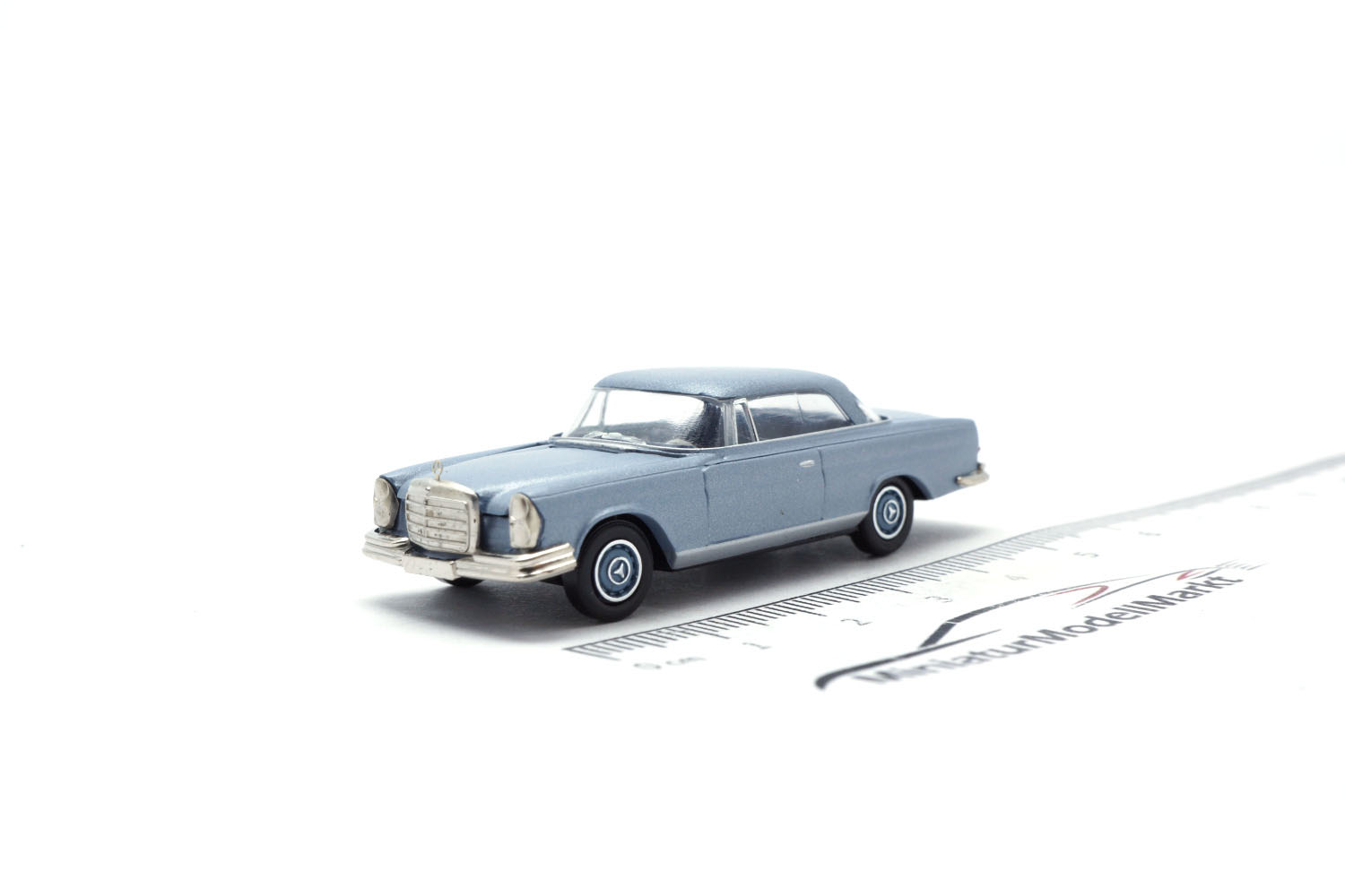 Brekina 21010 Mercedes-Benz 280 SE 3.5 - hellblau 1:87