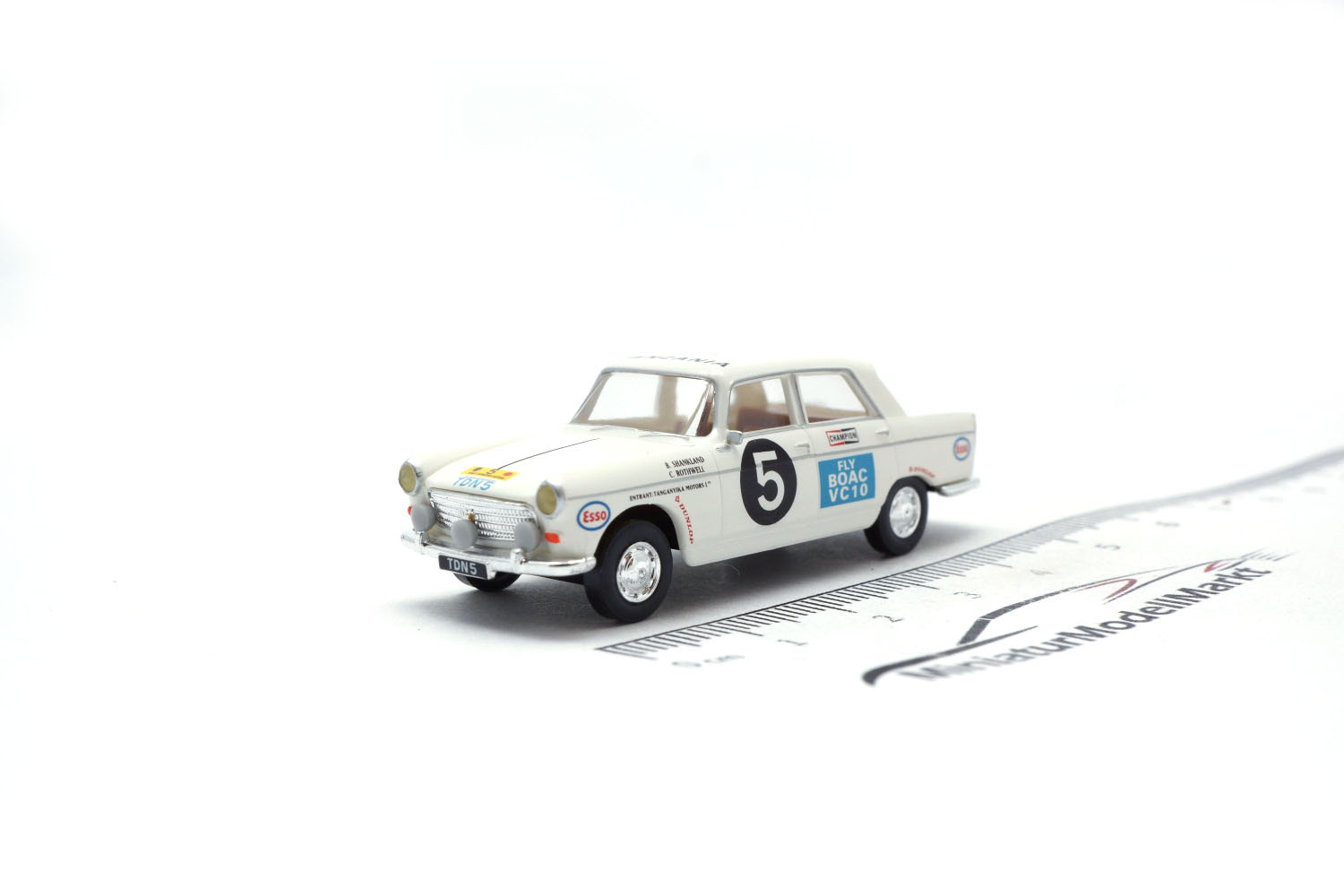 Brekina 29018 Peugeot 404 ( Sieger East Afrika Safarie 1967 )  1:87