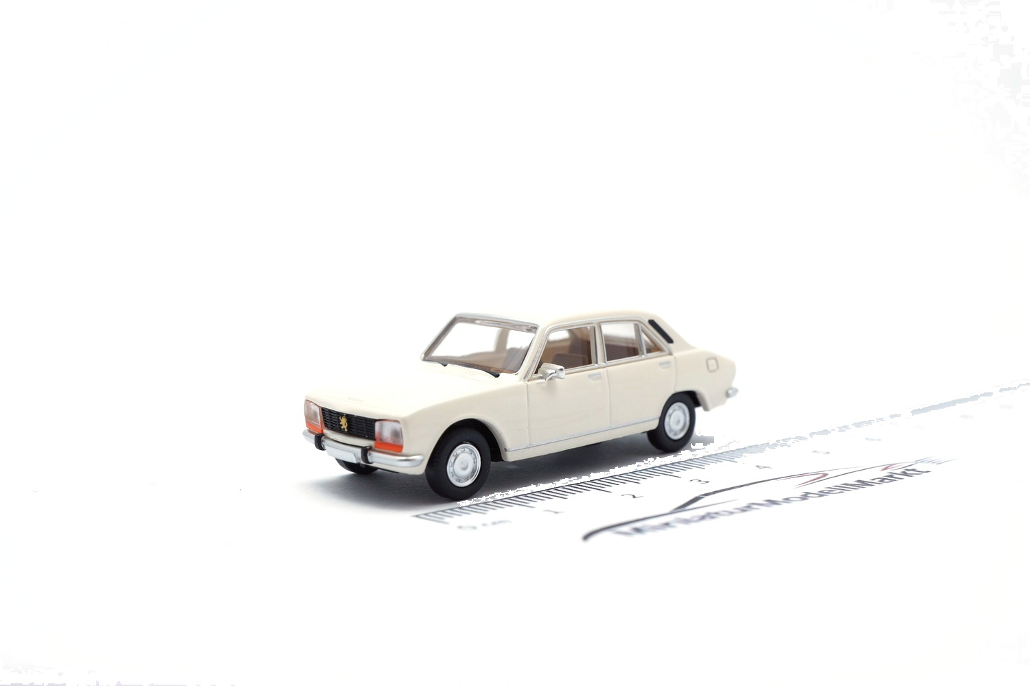 Brekina BRE29123 Peugeot 504 - weiss 1:87