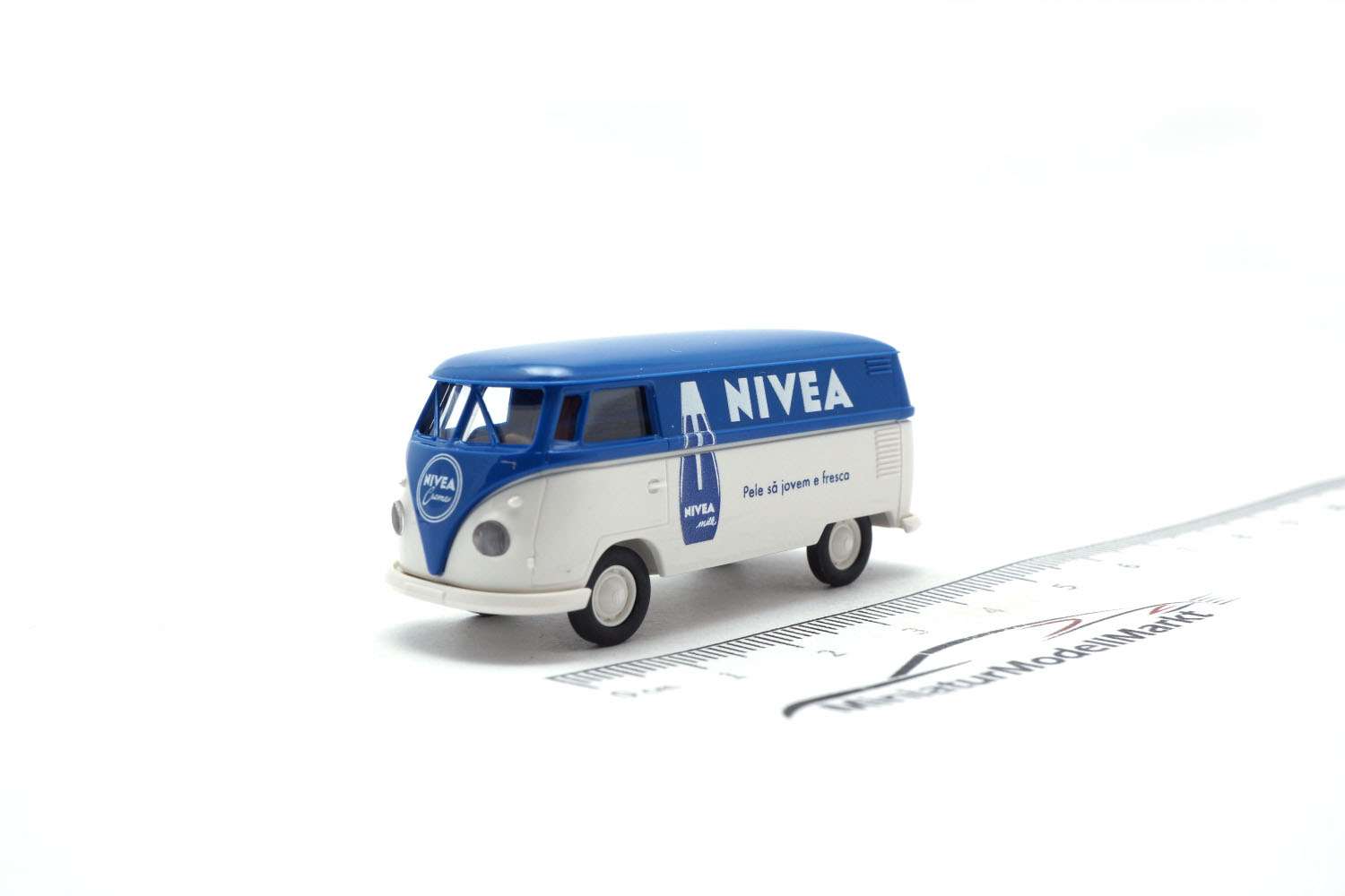 Brekina 32522 VW T 1b Kasten Nivea  1:87