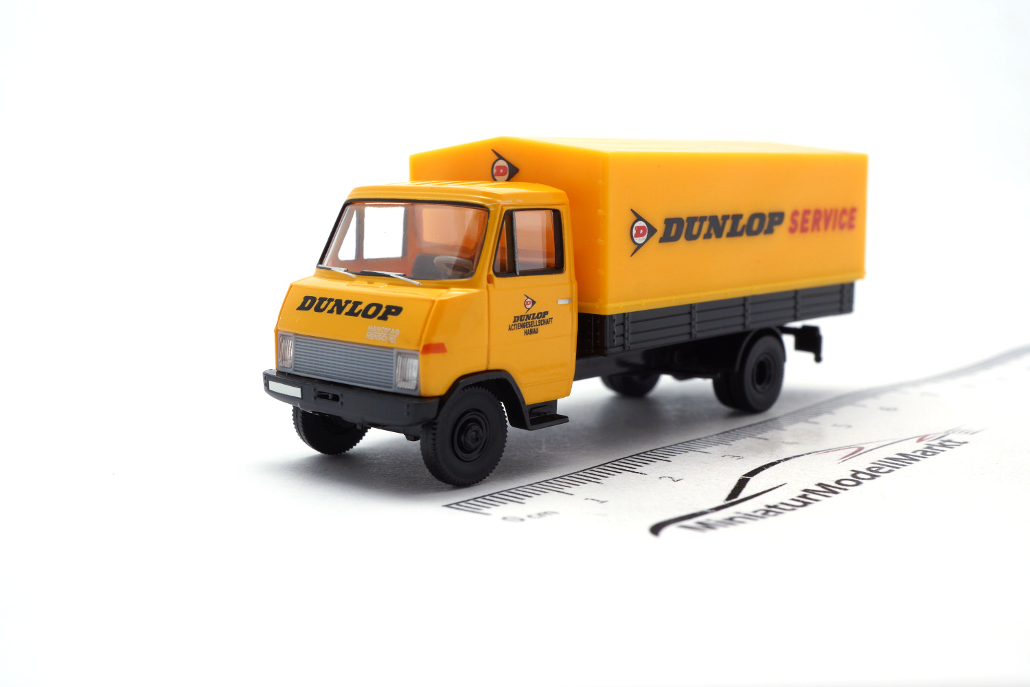 Brekina 37504 Hanomag-Henschel F PP - Dunlop Service - Pritsche/Plane 1:87