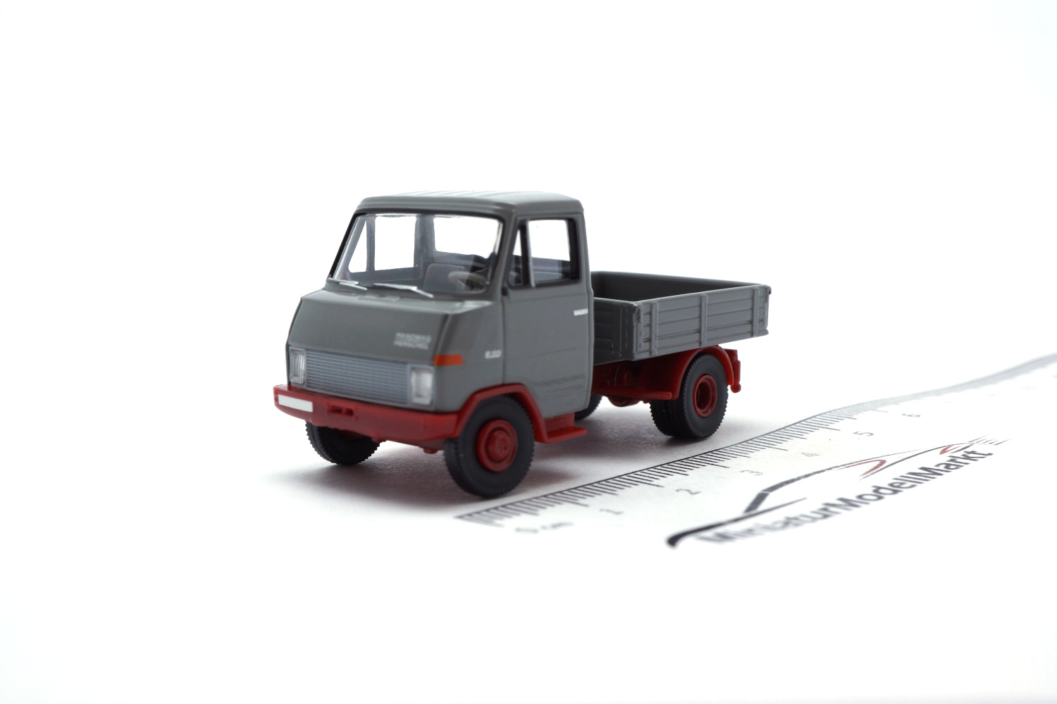 Brekina 37601 Hanomag-Henschel F 55 Enser - grau/rot - Zugmaschine 1:87