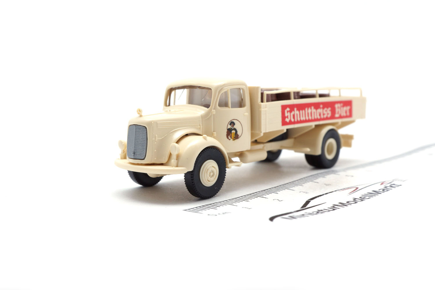 Brekina 40018 Mercedes L 311 Pritsche - Schultheiss Bier mit Ladegut  1:87
