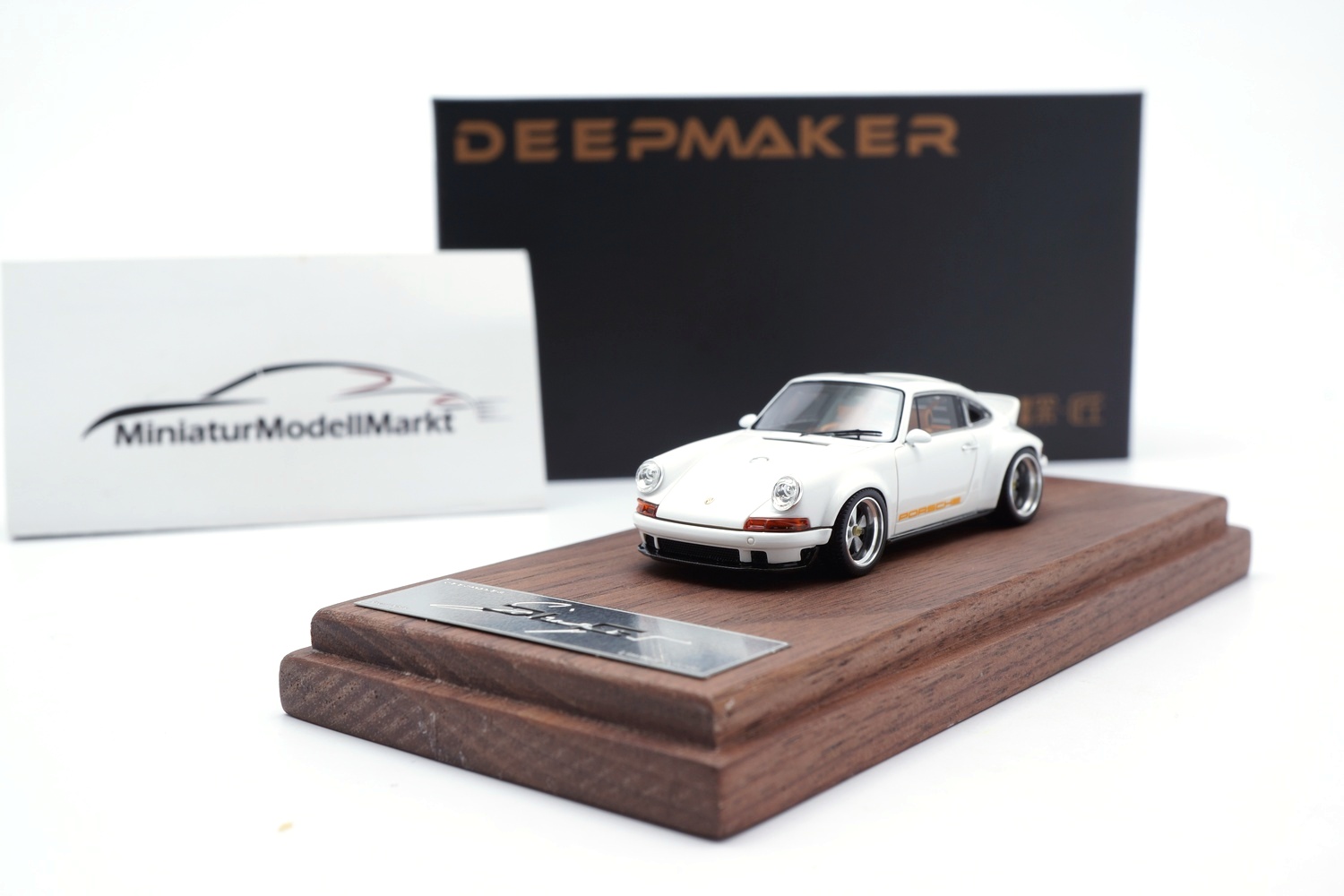 DeepMaker 64001-04 Singer DLS (Porsche 964) - Pearl White 1:64