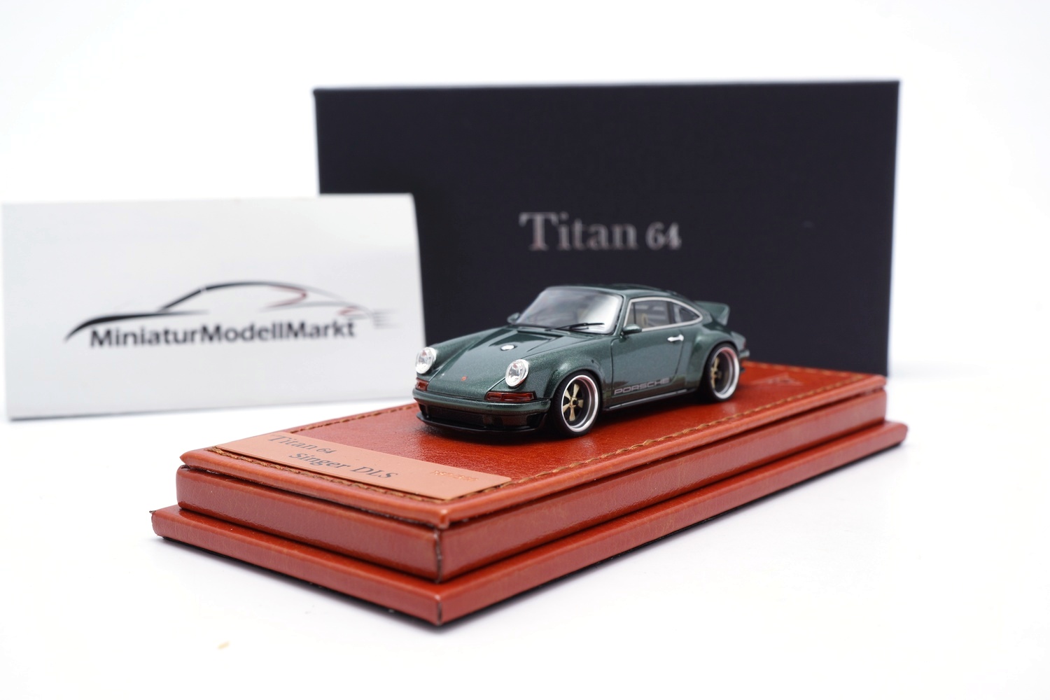 Titan64 TM004E Singer DLS (Porsche 964) - Oak Green Metallic - MakeUp 1:64
