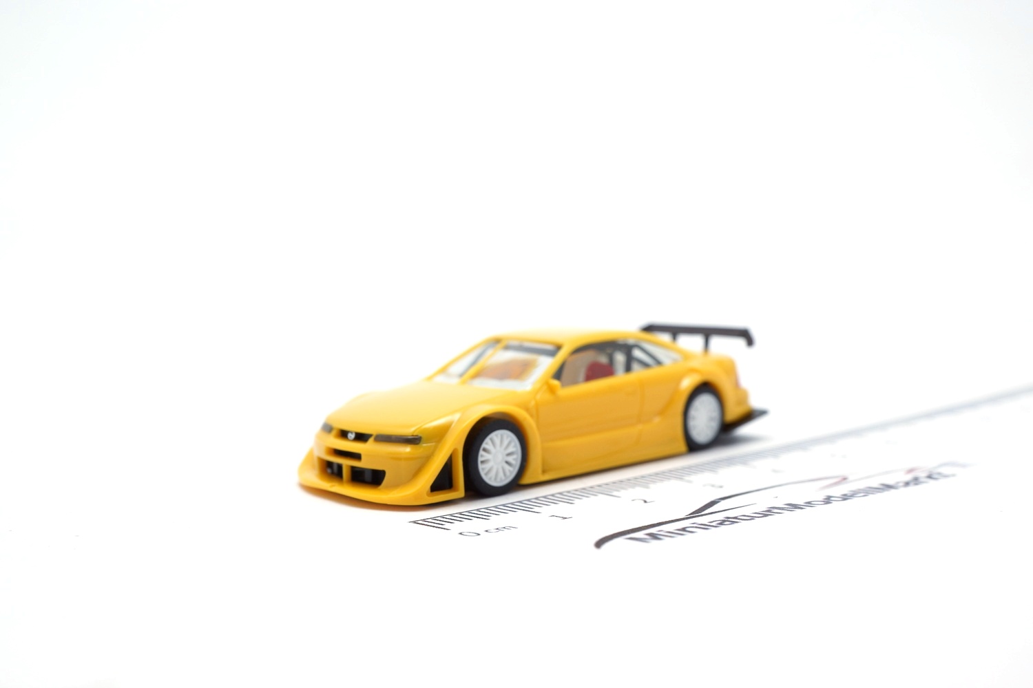 Herpa 022101-002 Opel Calibra Phase IV, solargelb 1:87