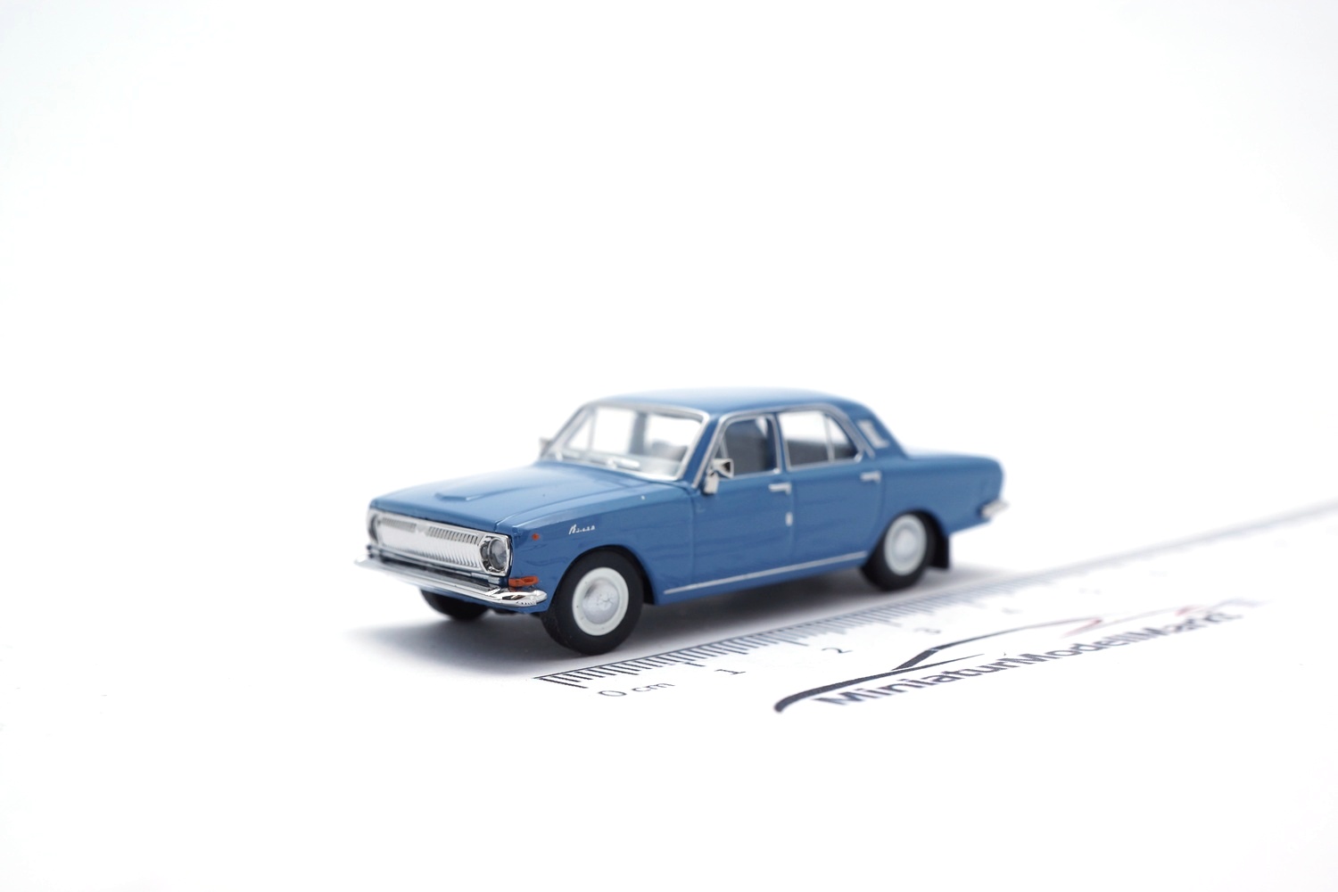 Herpa 024334-005 Wolga M 24 - brillantblau 1:87