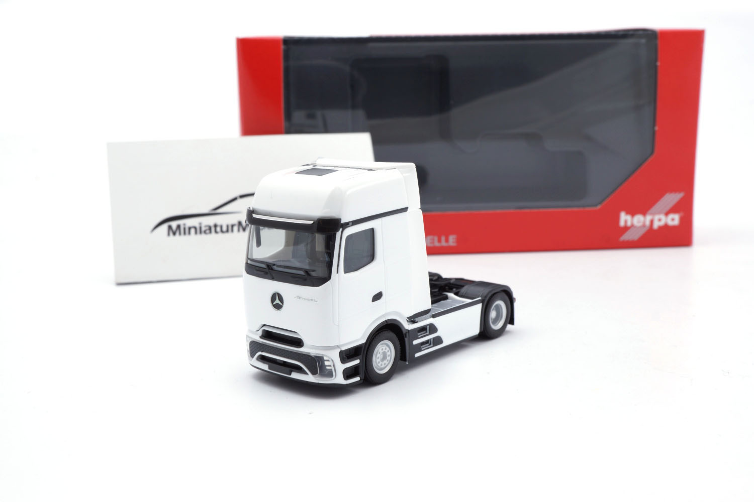 Herpa 318365 Mercedes-Benz Actros L ProCabin Gigaspace Zugmaschine, weiß 1:87