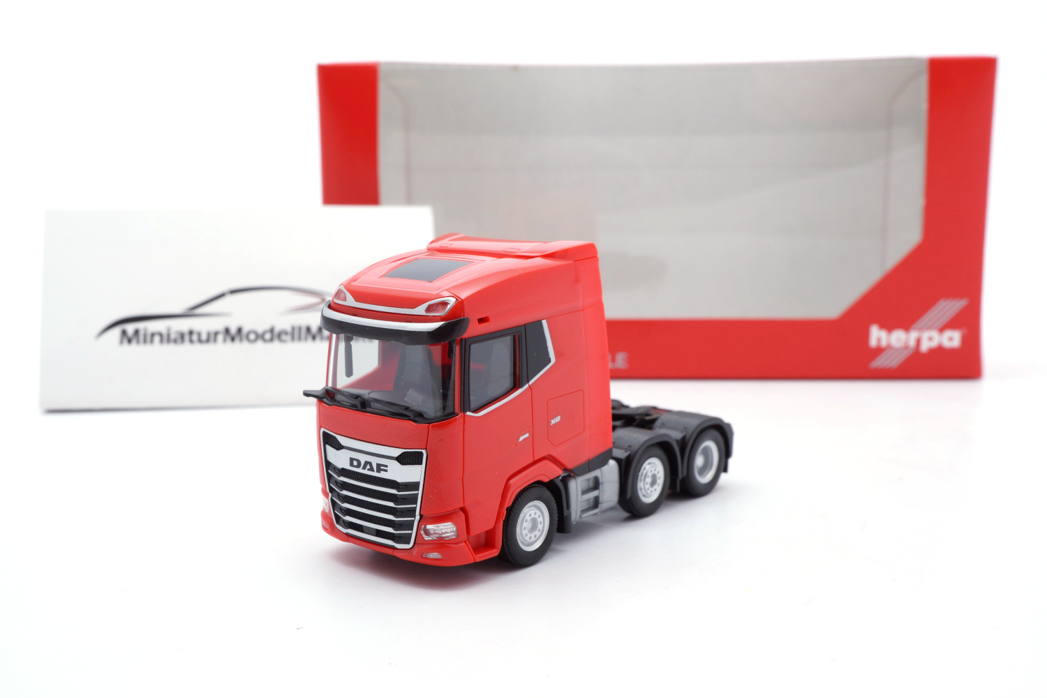 Herpa 318983 DAF XG Zugmaschine 3achs - verkehrsrot 1:87