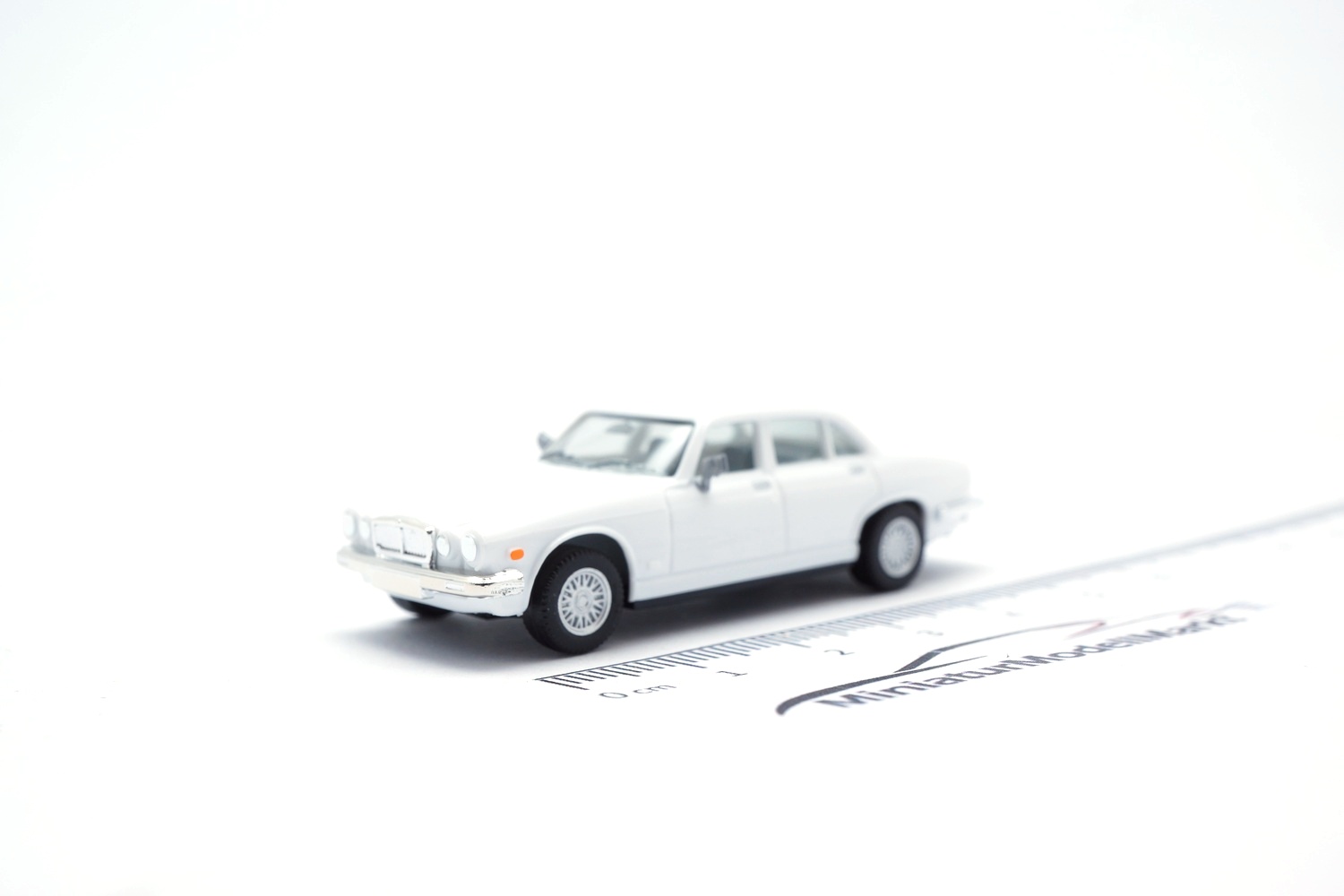 Herpa 420587-002 Jaguar XJ Series III, weiß 1:87