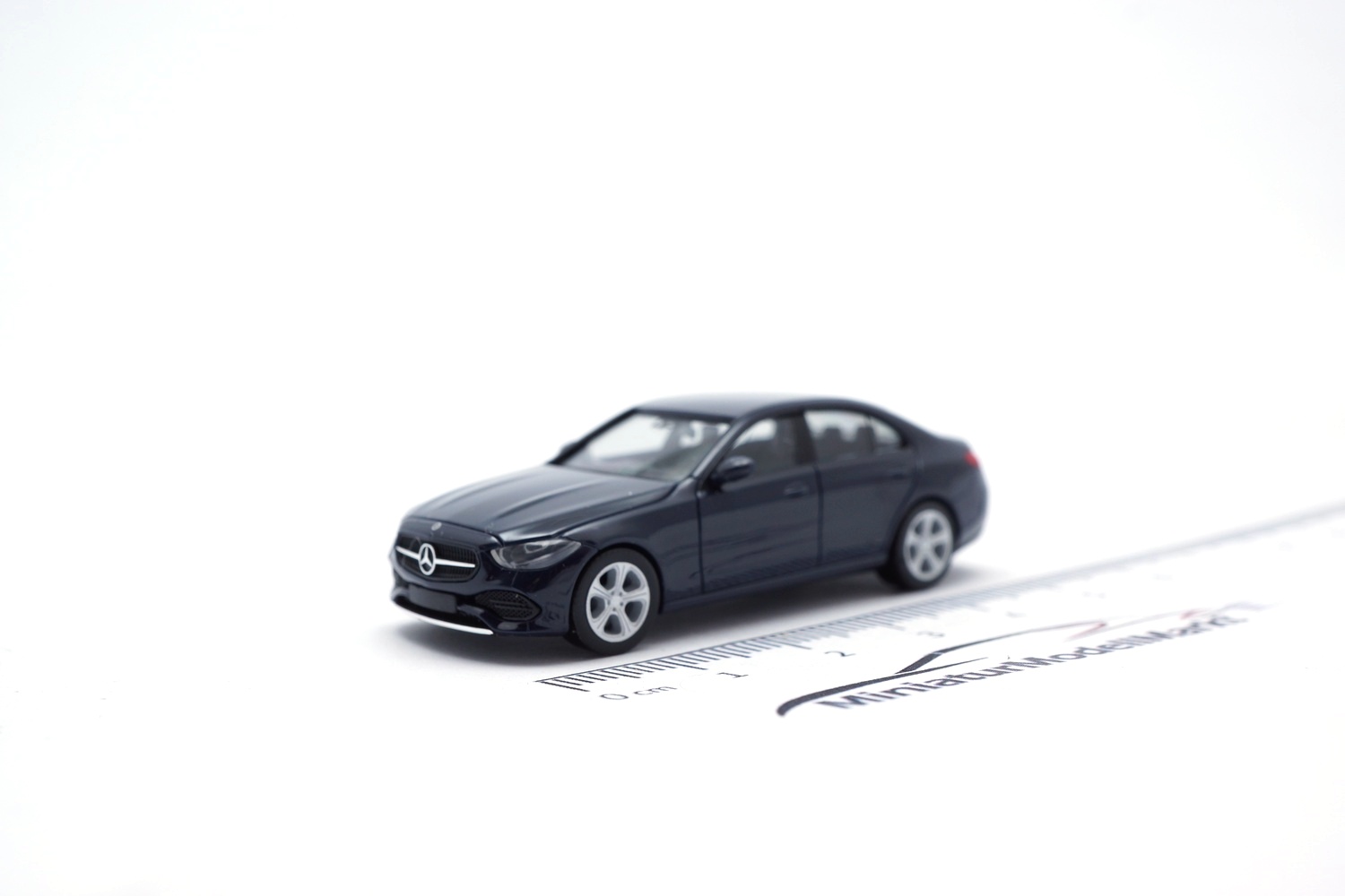 Herpa 421003-003 Mercedes-Benz C-Klasse Limousine, dunkelblau 1:87