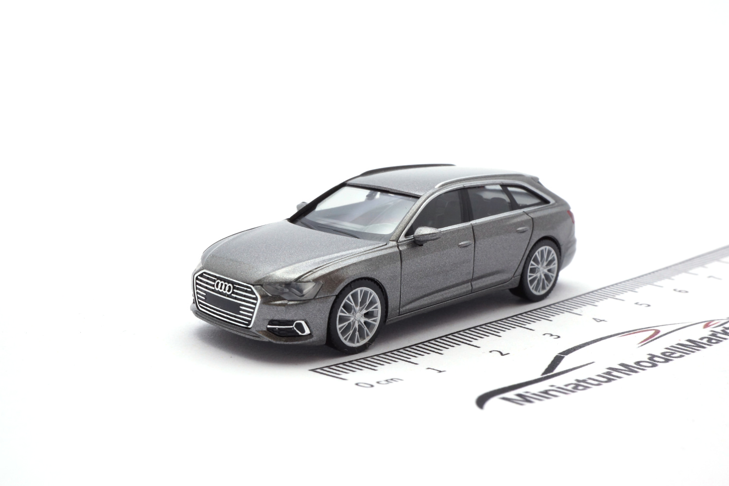 Herpa 430647-003 Audi A6 Avant - taifungrau metallic 1:87