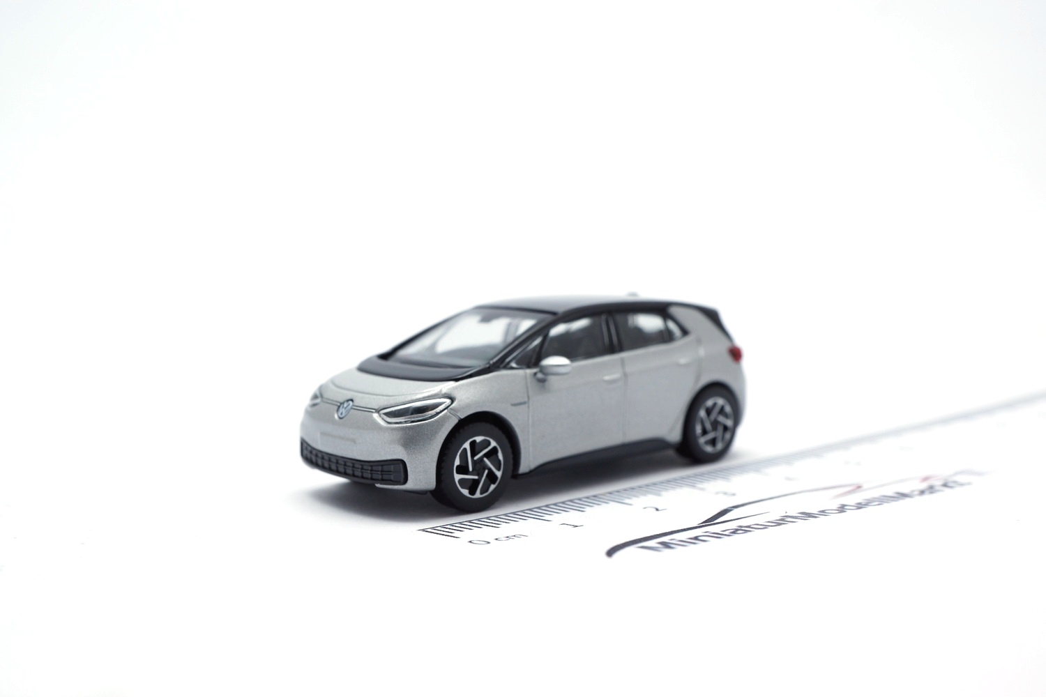 Herpa 431101-003 Volkswagen (VW) ID. 3, scale silver metallic 1:87