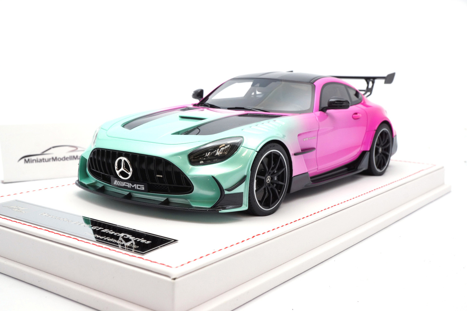 IVY IM1824B Mercedes-AMG GT Black Series - White Pink 1:18