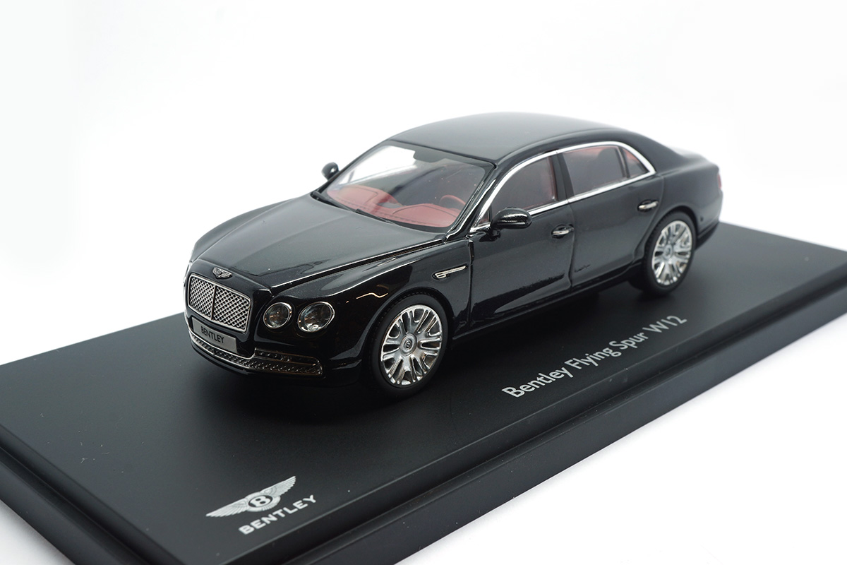 Kyosho 5561 Bentley Flying Spur W12 - Onyx Schwarz - 2012 1:43