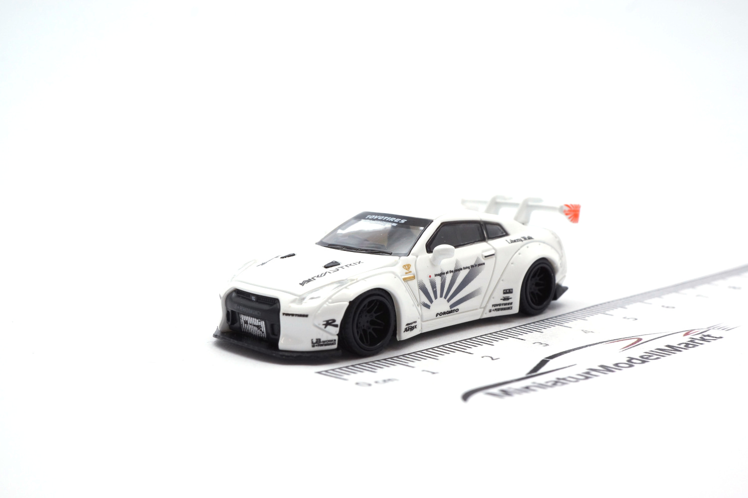 Micro City MC870004 Liberty Walk Nissan GT-R (R35) - Weiss 1:87