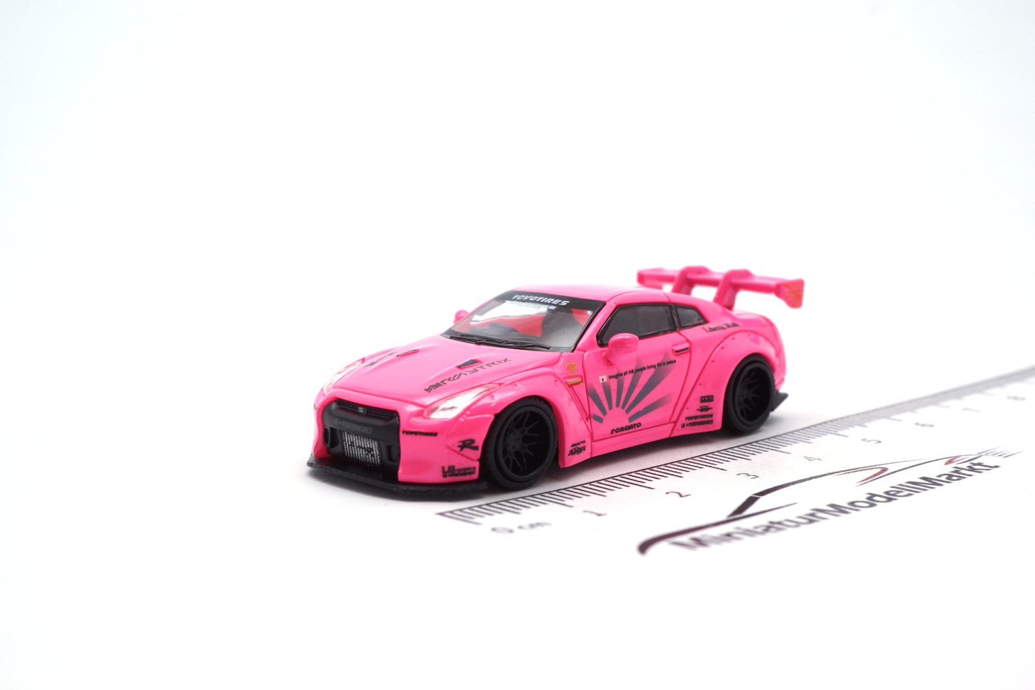 Micro City MC870004 Liberty Walk Nissan GT-R (R35) - Pink 1:87