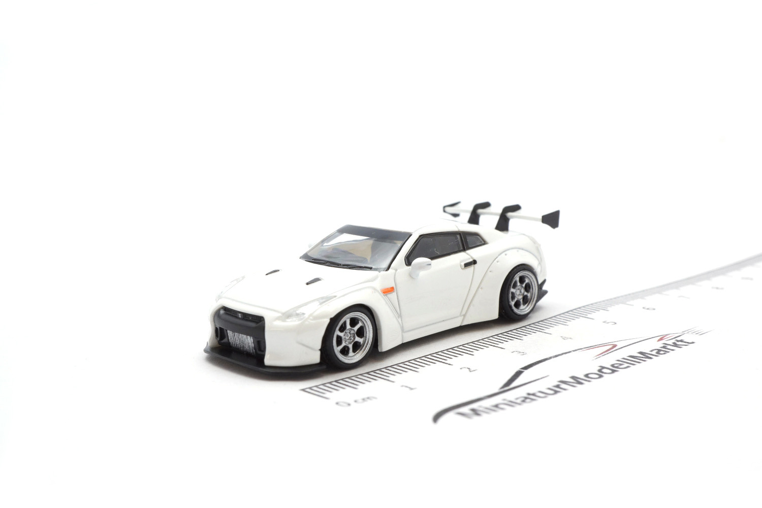 Micro City MC870004 Liberty Walk Nissan GT-R (R35) - White 1:87