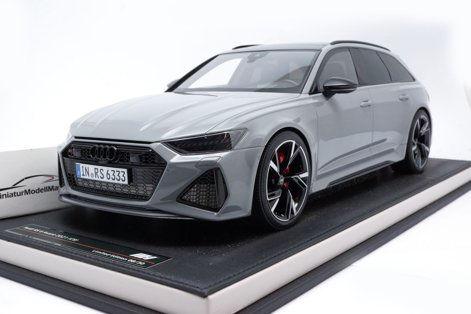 Motorhelix MH1202NG Audi RS6 Avant (C8) - Nardo-Grau - 2021 1:12