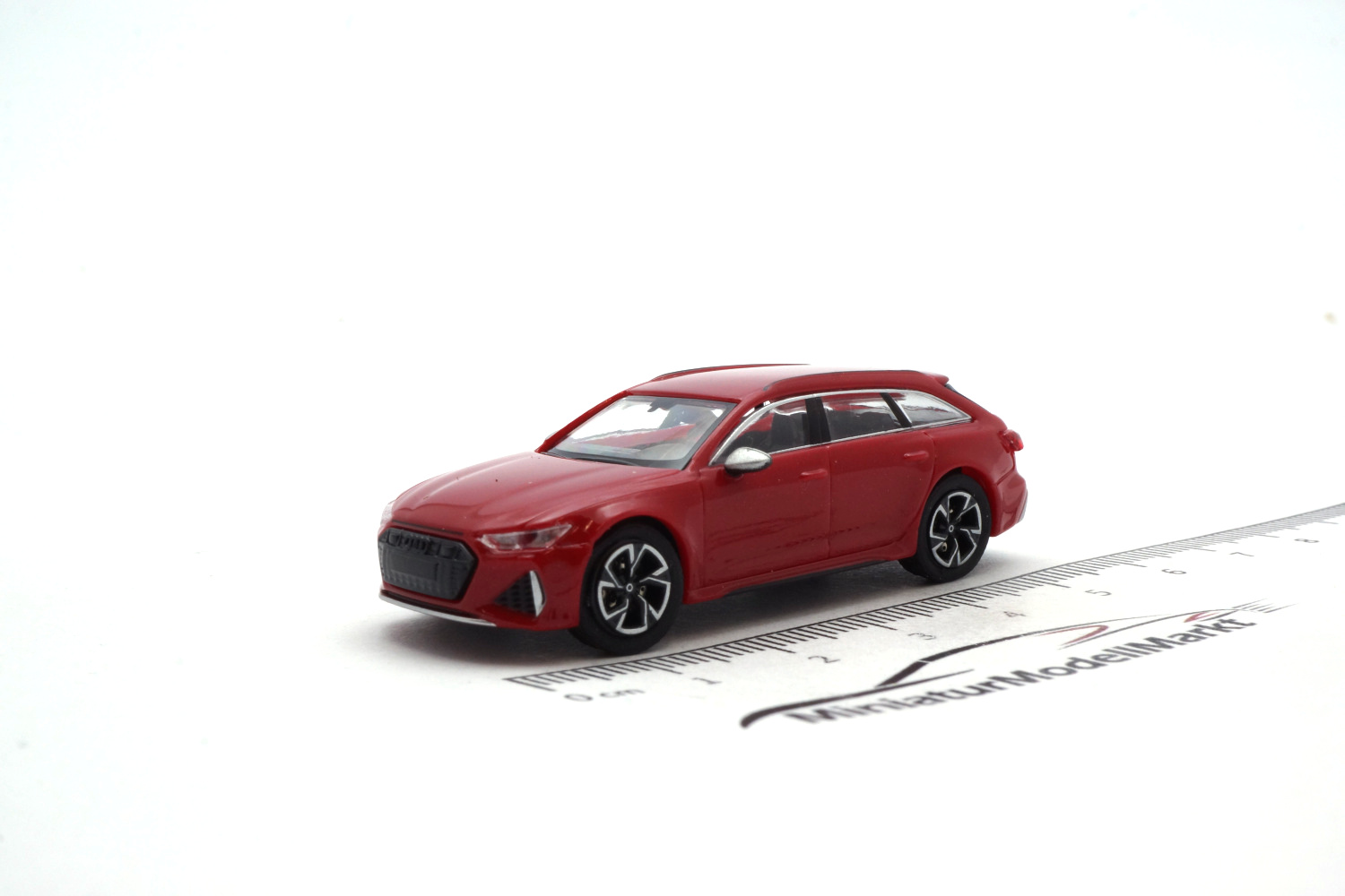 Minichamps 870010010 Audi RS6 Avant (C8) - Rot Metallic - 2019 1:87