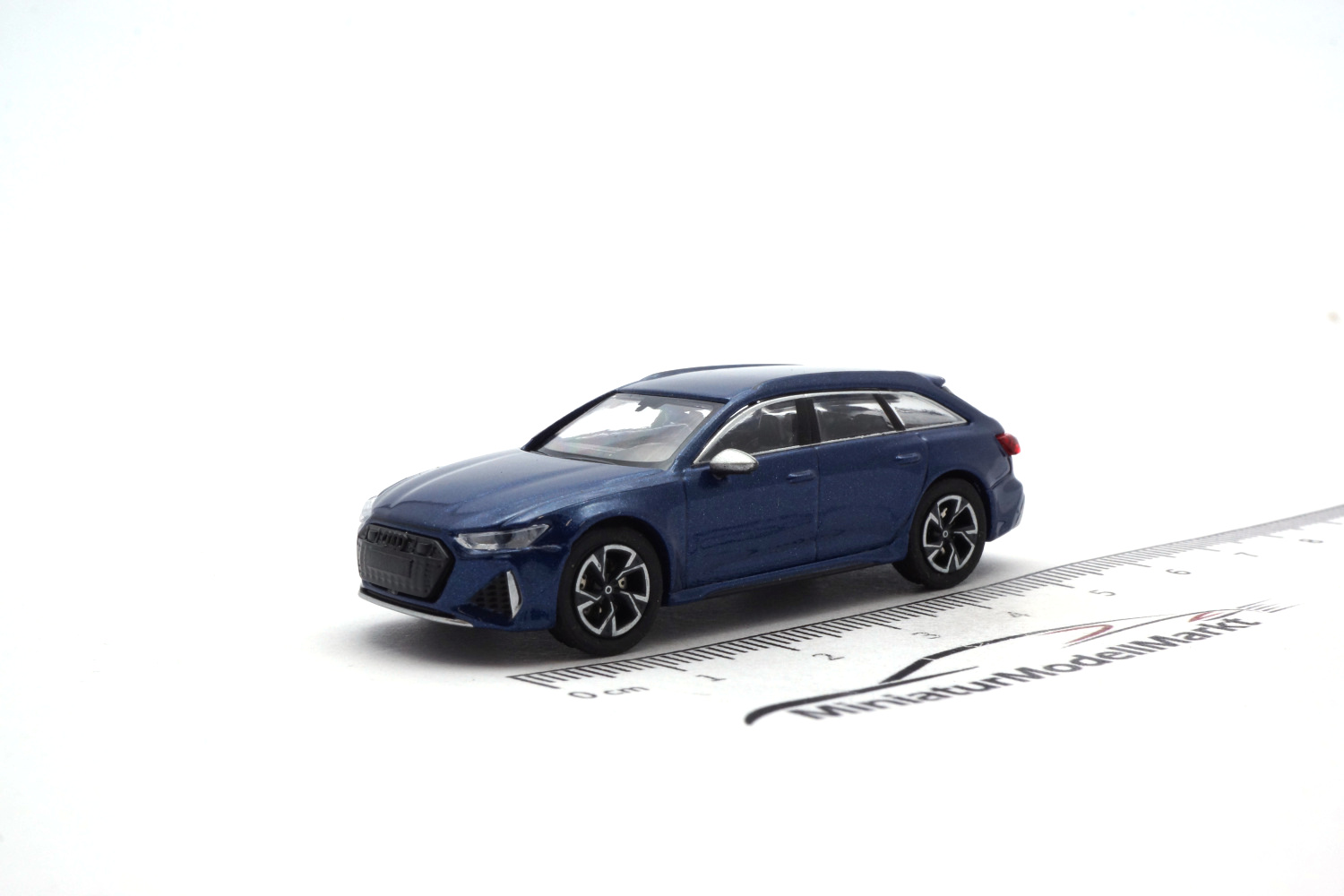 Minichamps 870010011 Audi RS6 Avant (C8) - Blau Metallic - 2019 1:87