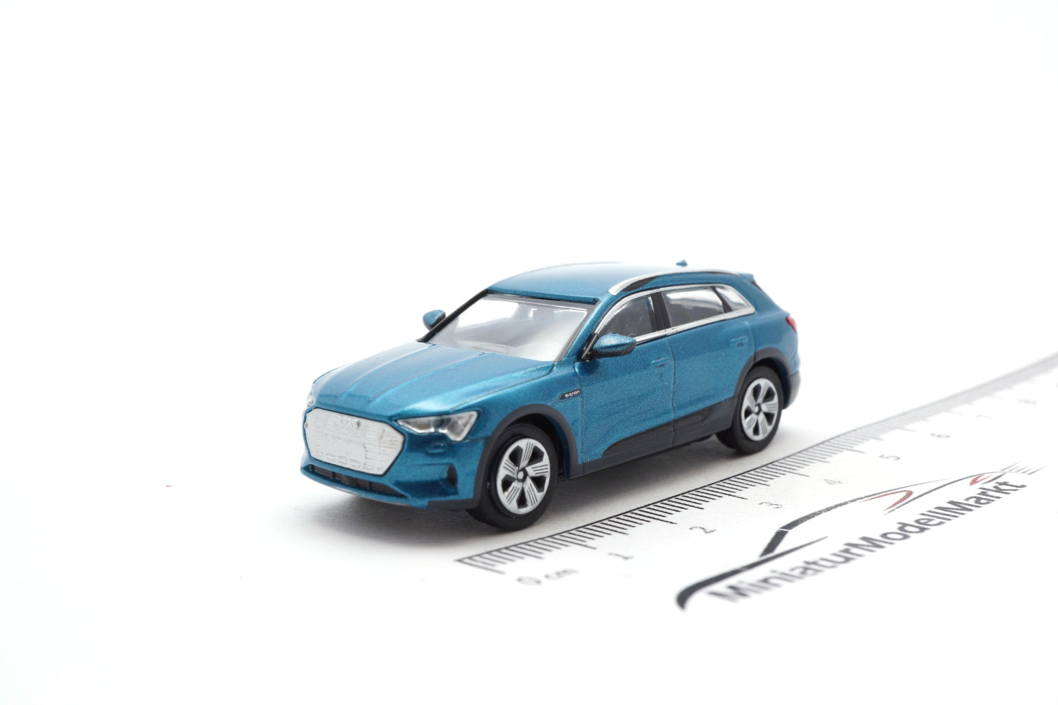 Minichamps 870018220 Audi e-tron - blau metallic - 2020 1:87