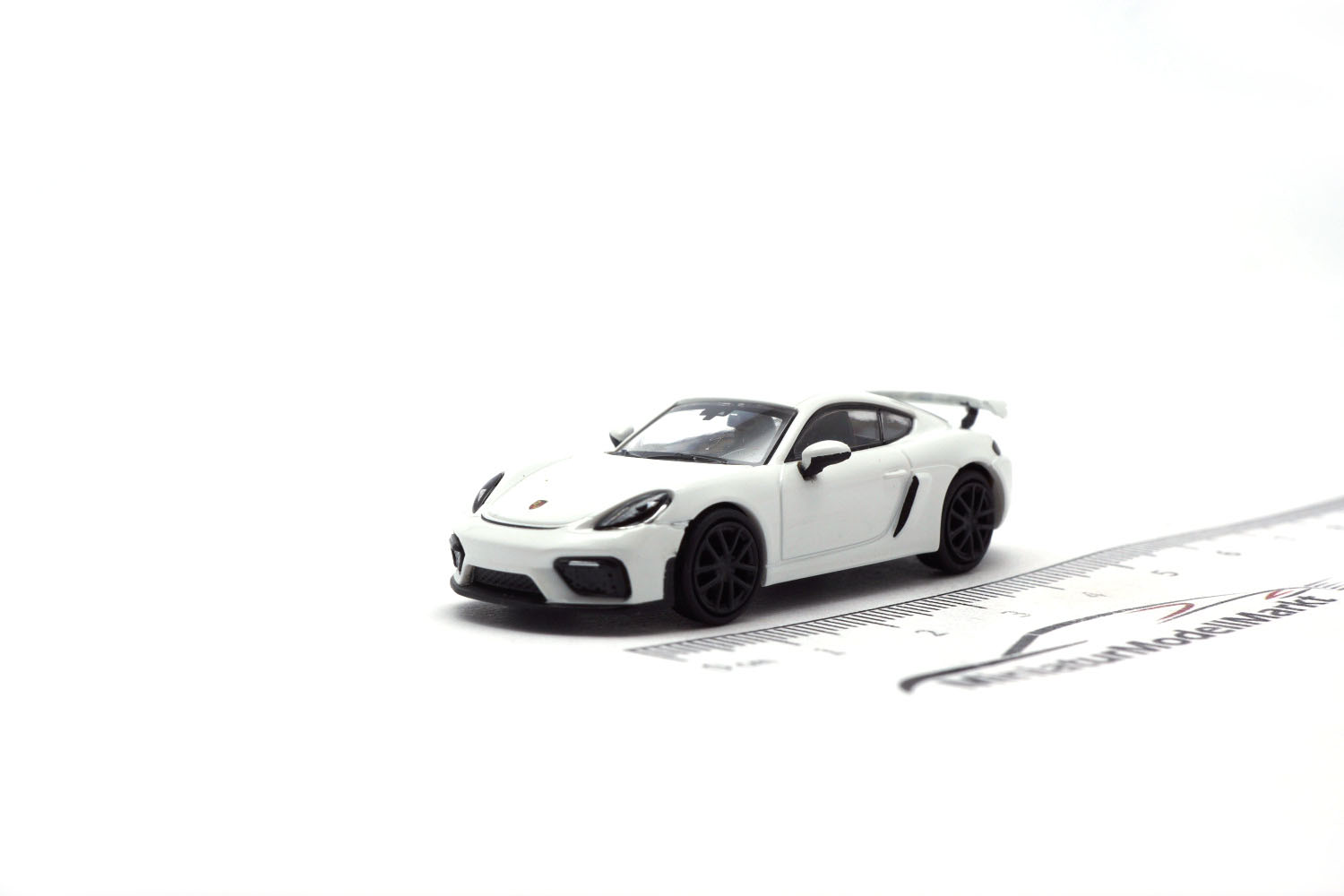Minichamps 870067604 Porsche 718 Cayman GT4 (981) - Weiss - 2019 1:87