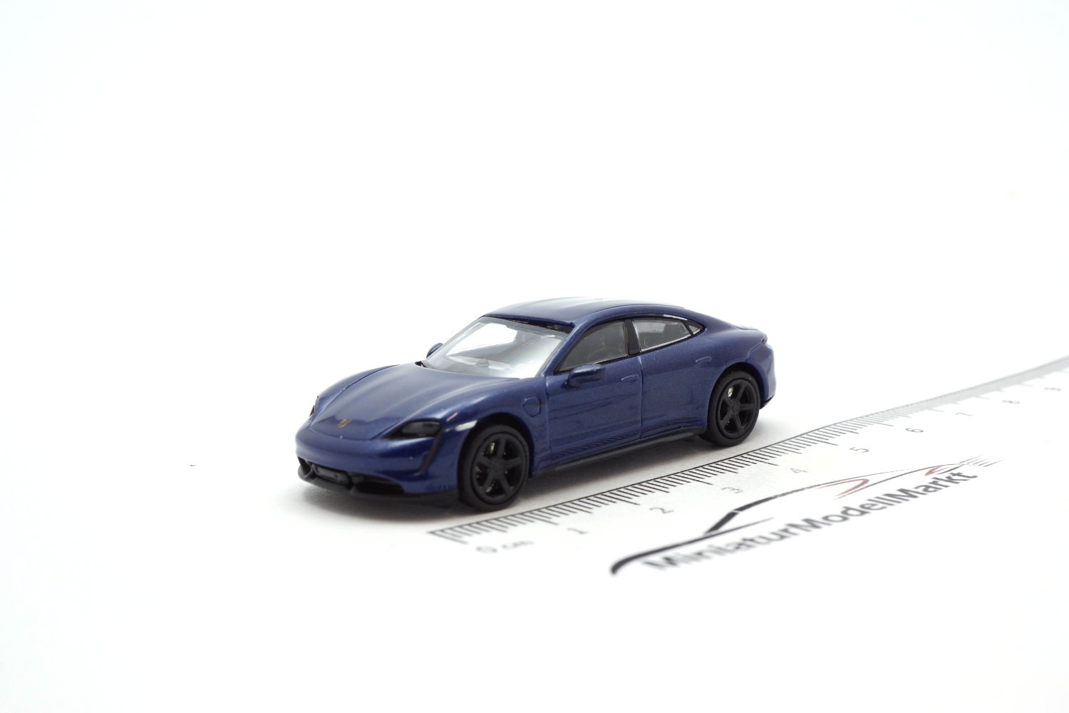 Minichamps 870068401 Porsche Taycan Turbo S - blau metallic - 2019 1:87