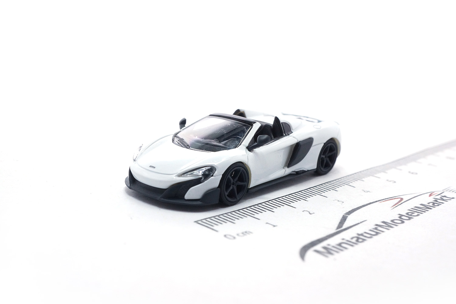 Minichamps 870154430 McLaren 675LT Spider - Silica White 1:87