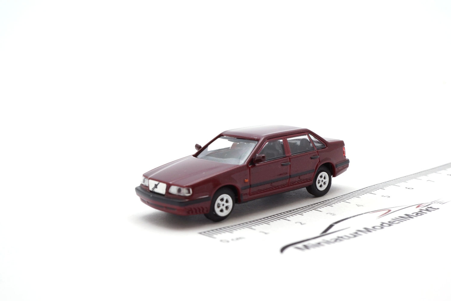 Minichamps 870171100 Volvo 850 Saloon - Rot Metallic - 1994 1:87