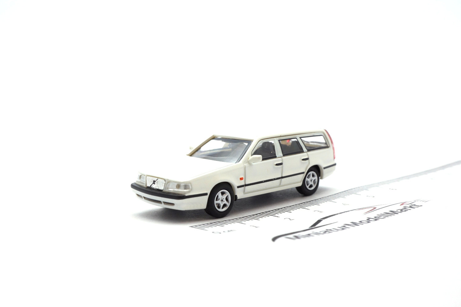 Minichamps 870171111 Volvo 850 Break - Weiss - 1994 1:87