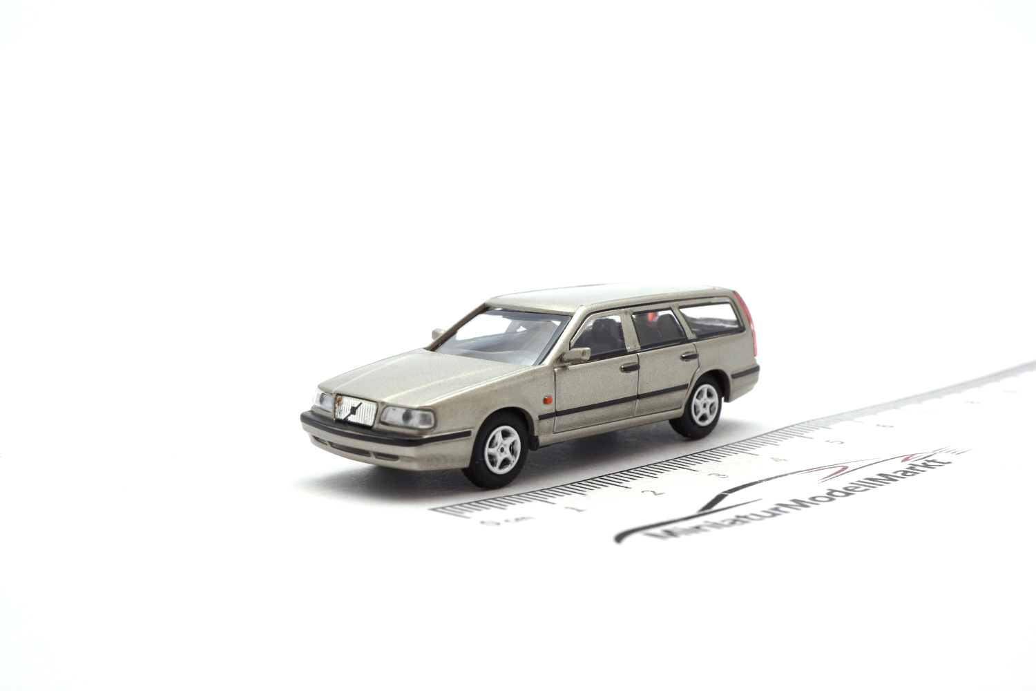 Minichamps 870171114 Volvo 850 Break - Grau Metallic - 1994 1:87