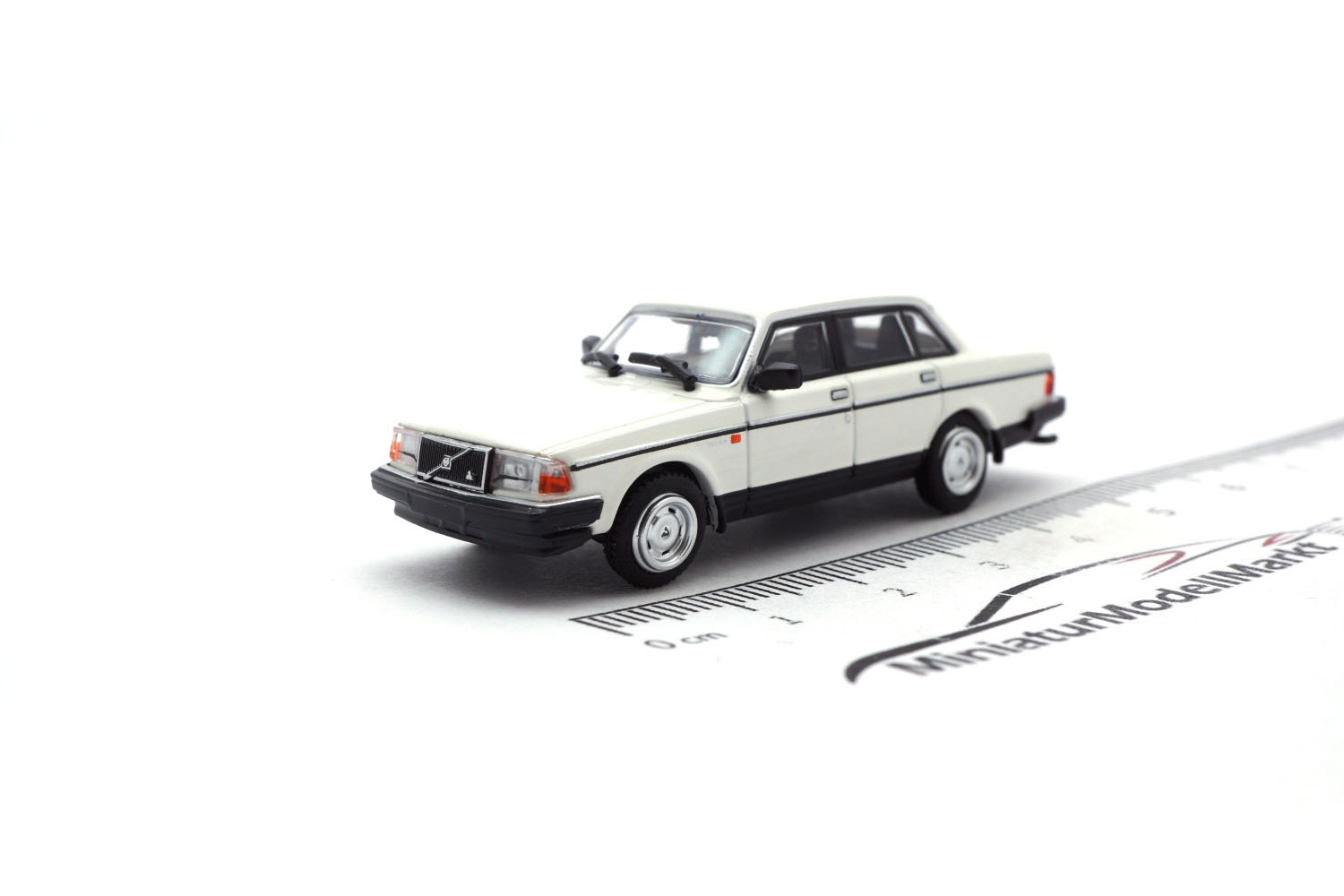 Minichamps 870171401 Volvo 240 GL - Weiss - 1986 1:87