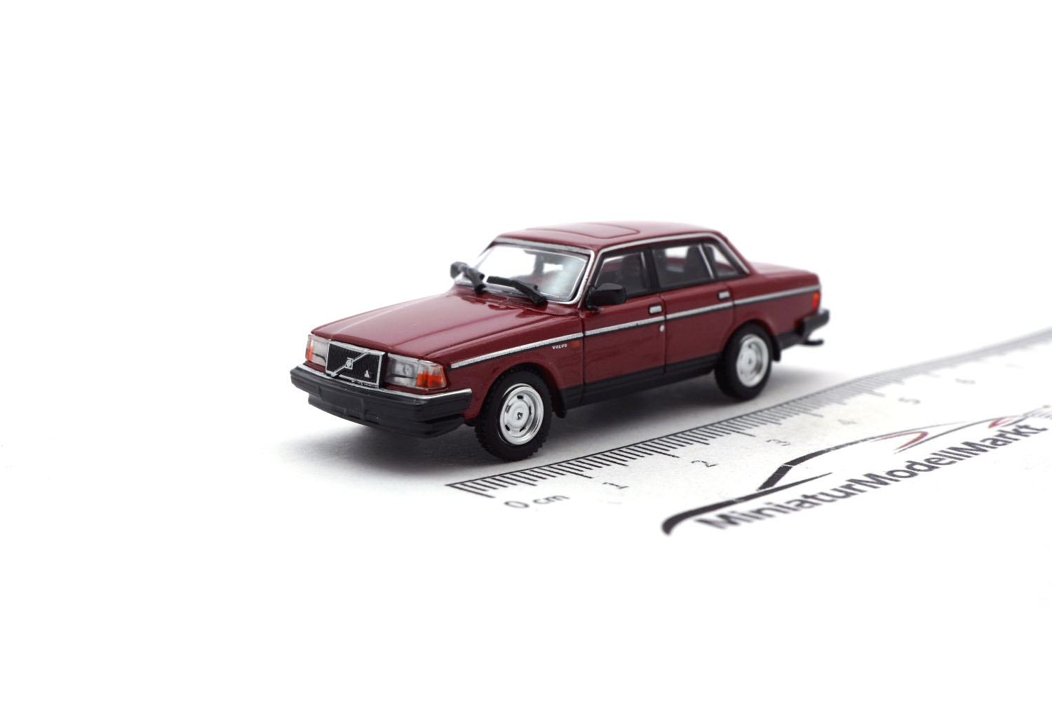Minichamps 870171402 Volvo 240 GL - Dukelrot Metallic - 1986 1:87