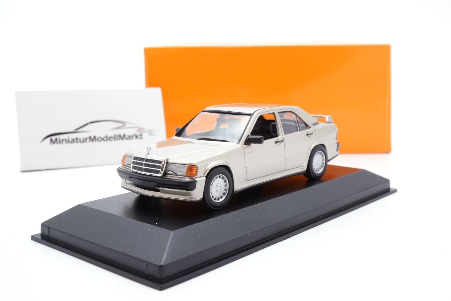 Minichamps 940035600 Mercedes-Benz 190 E 2,3-16 - Gold Metallic - 1984 1:43